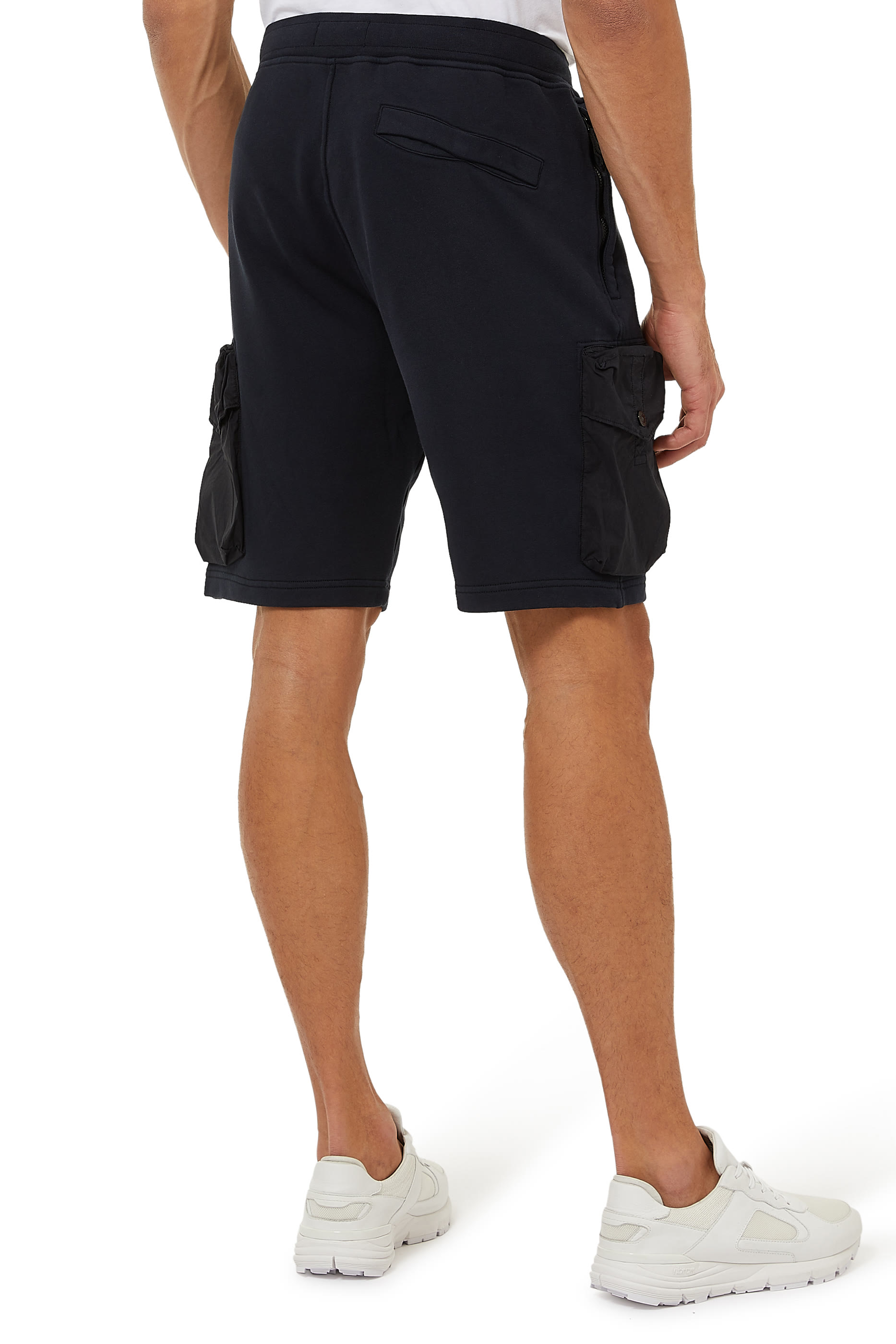 شورت رياضي برقعة شعار البوصلة