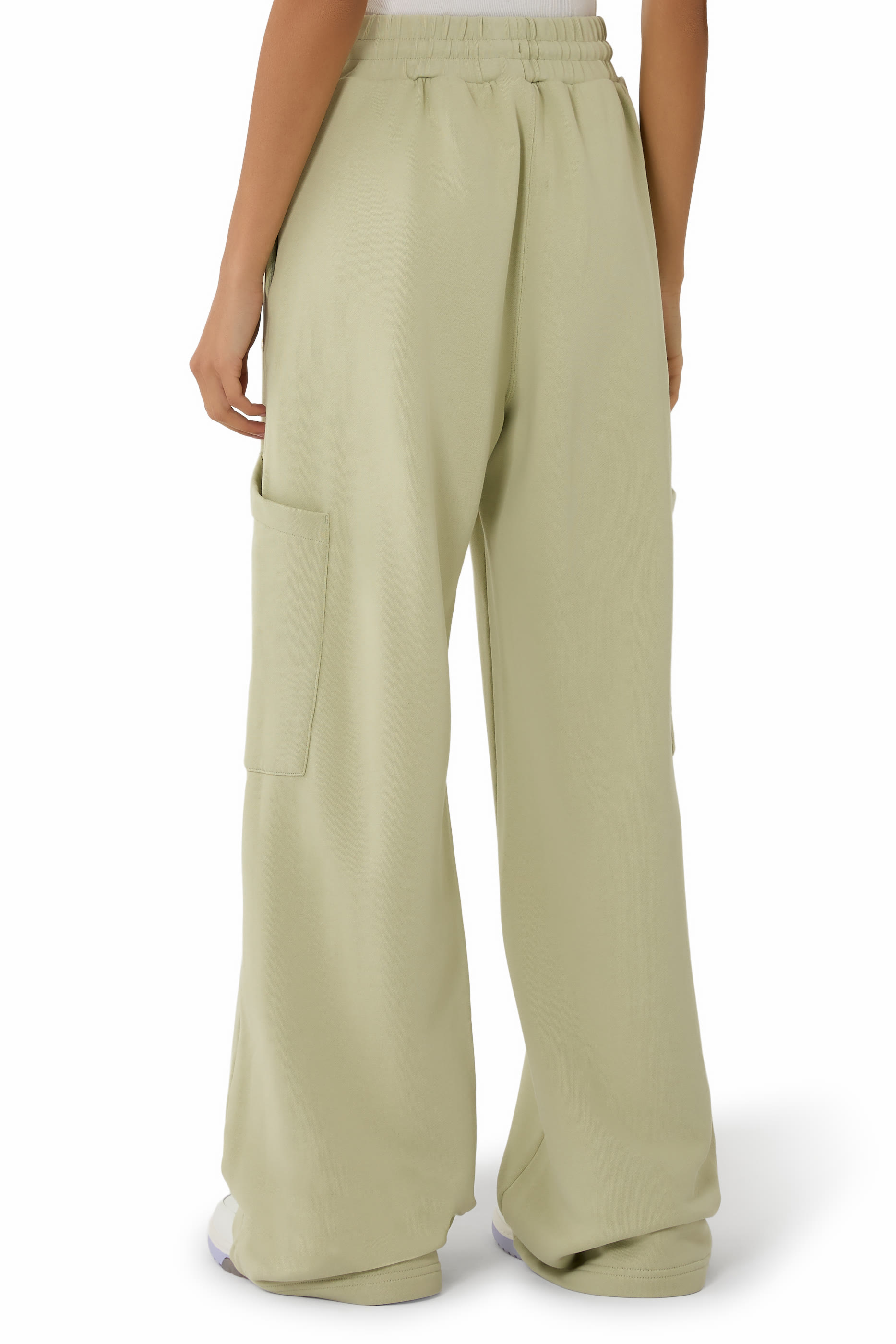 بنطال رياضي كارجو بنقشة شعار الماركة بزهور