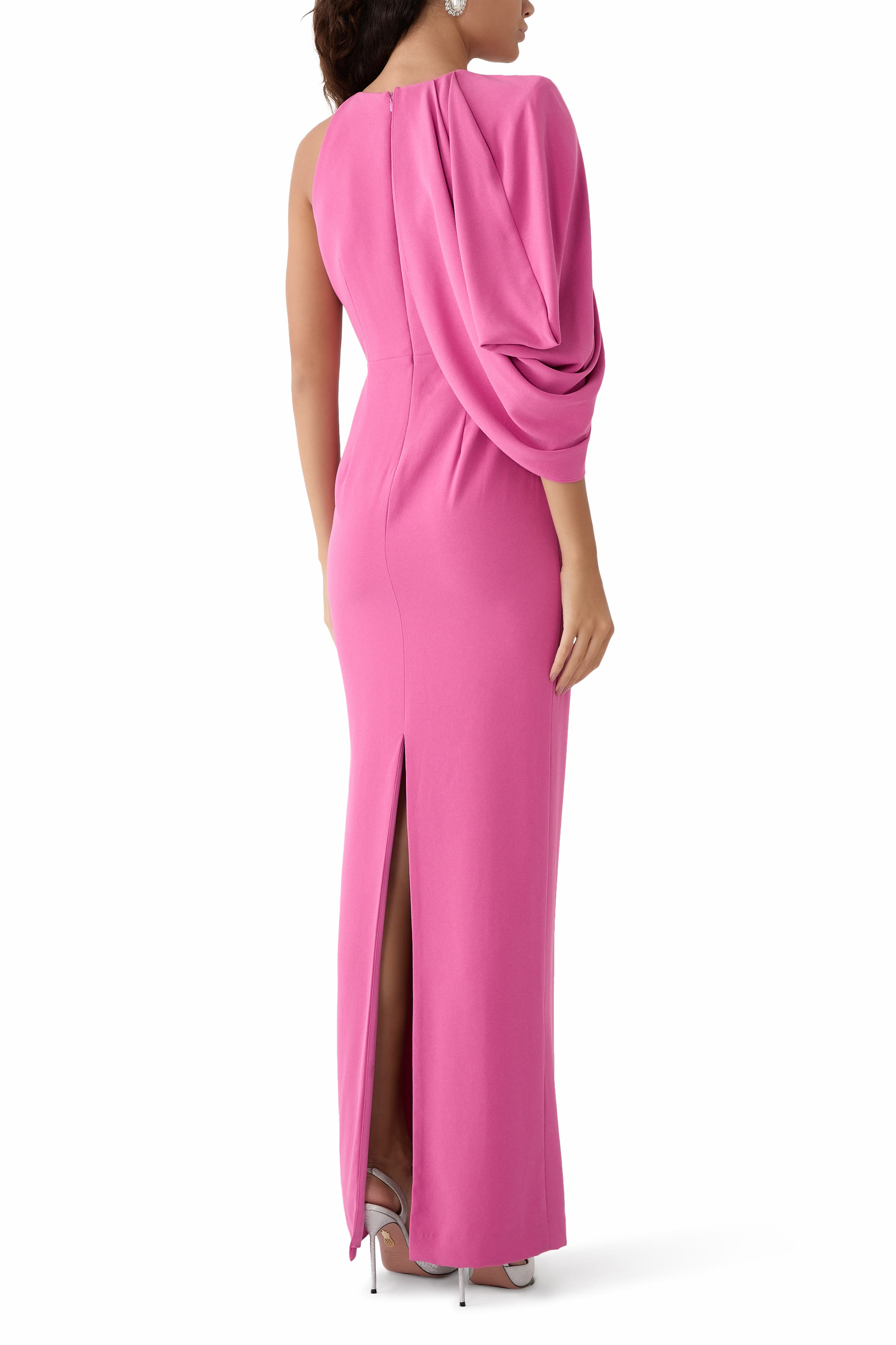 فستان سهرة بتصميم غير متماثل وكاب