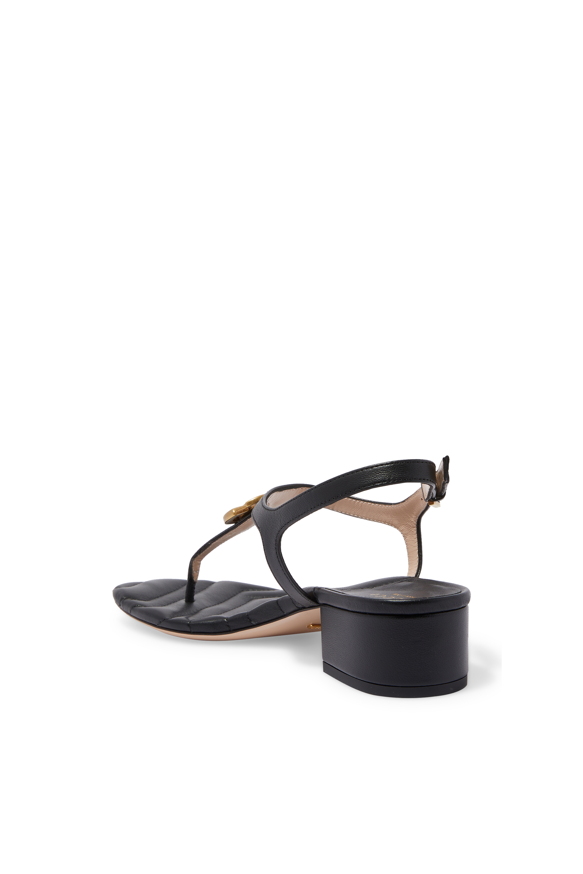 صندل مزين بشعار حرفي GG