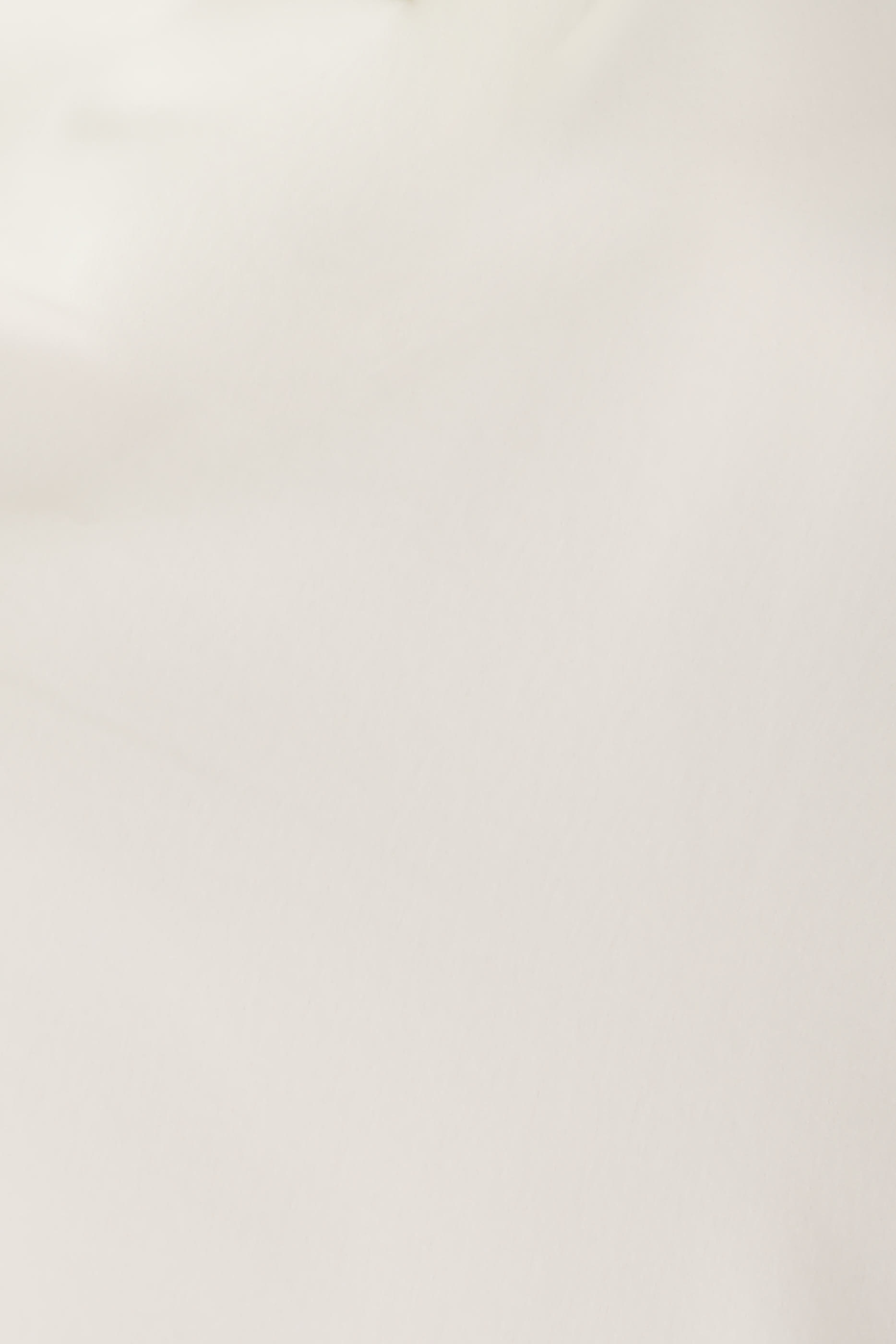 بلوزة بياقة مطوية حرير