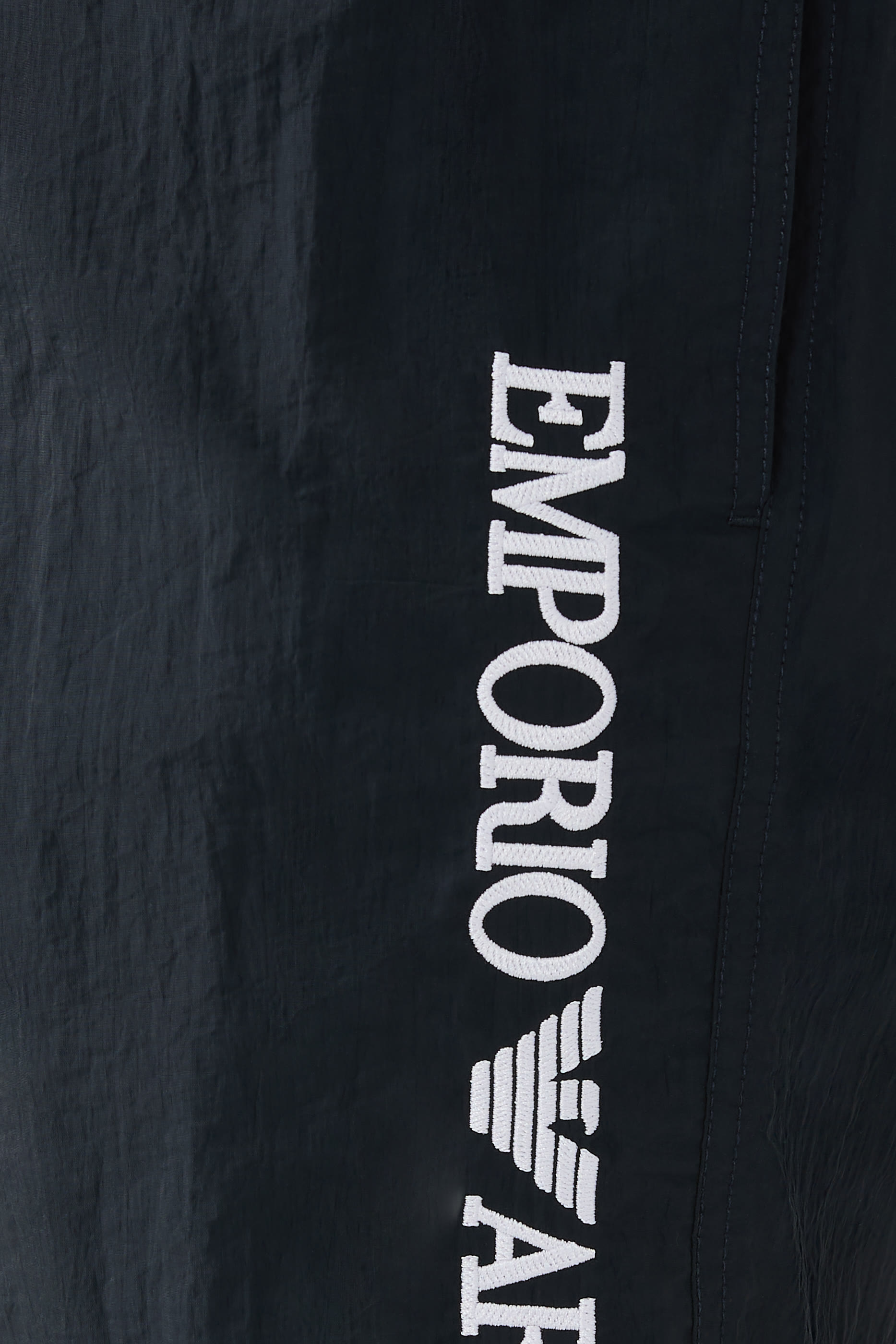 شورت سباحة بشعار الماركة