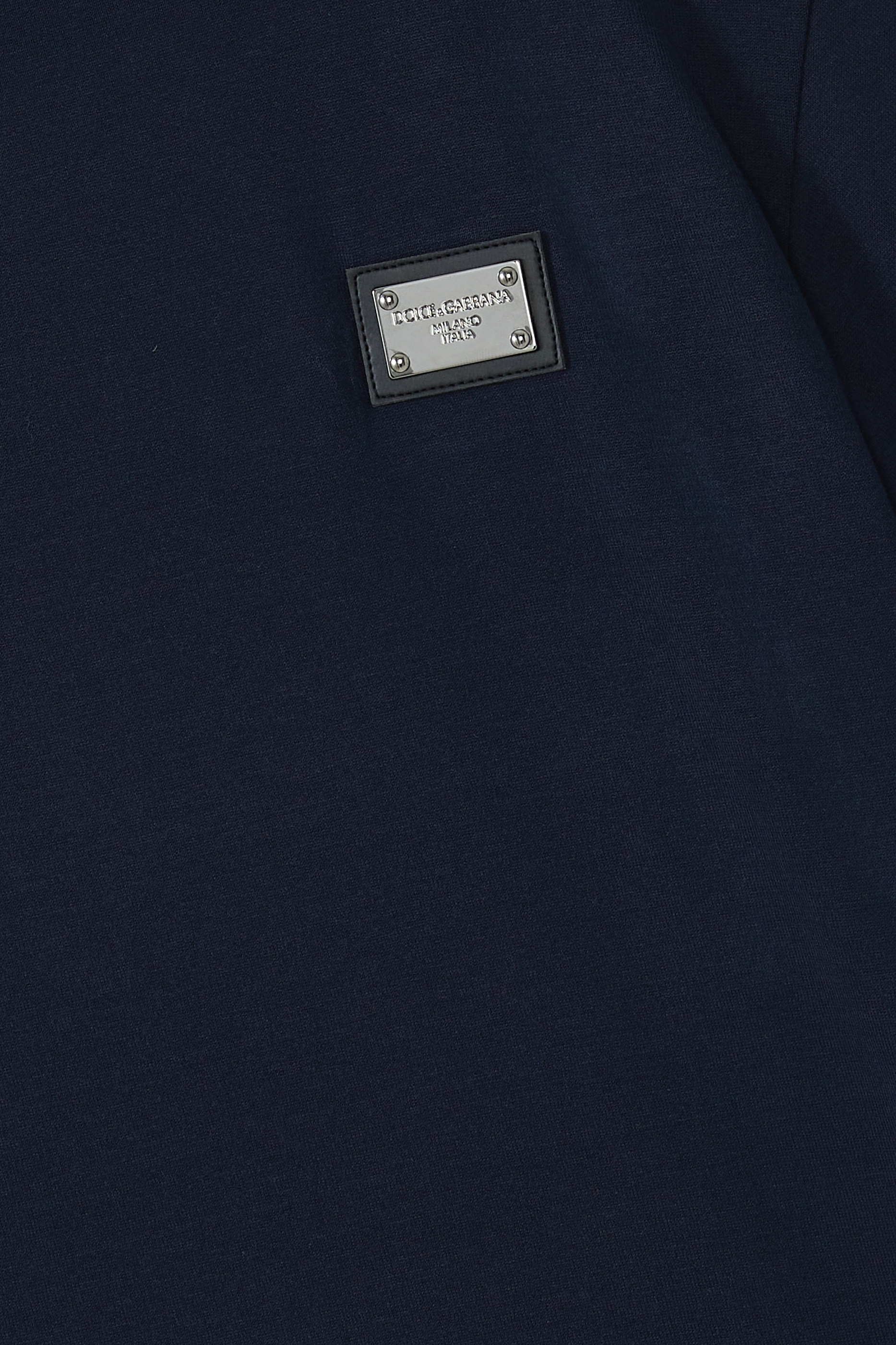 تيشيرت بحلية بشعار الماركة