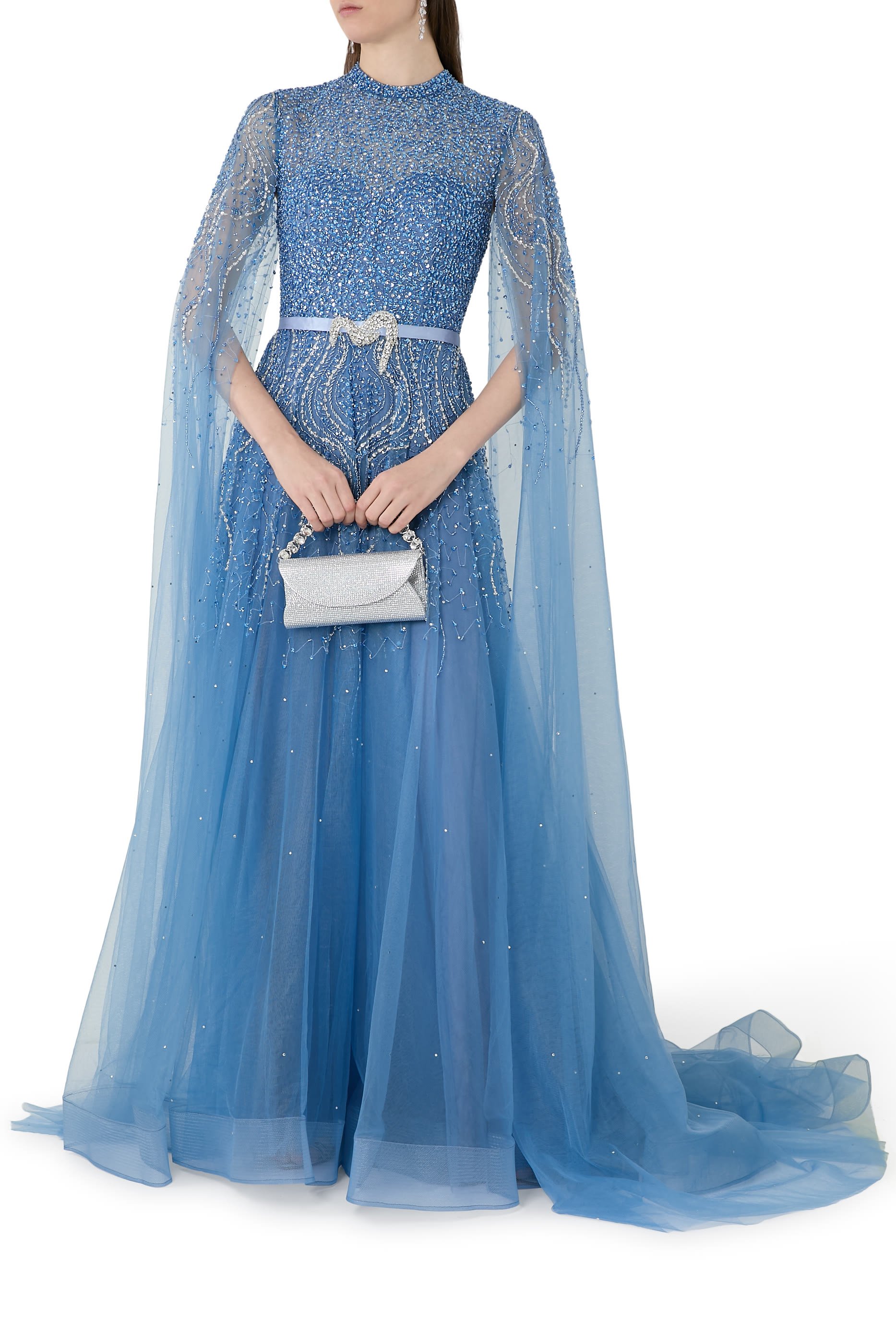 فستان سهرة بخرز بأكمام كاب