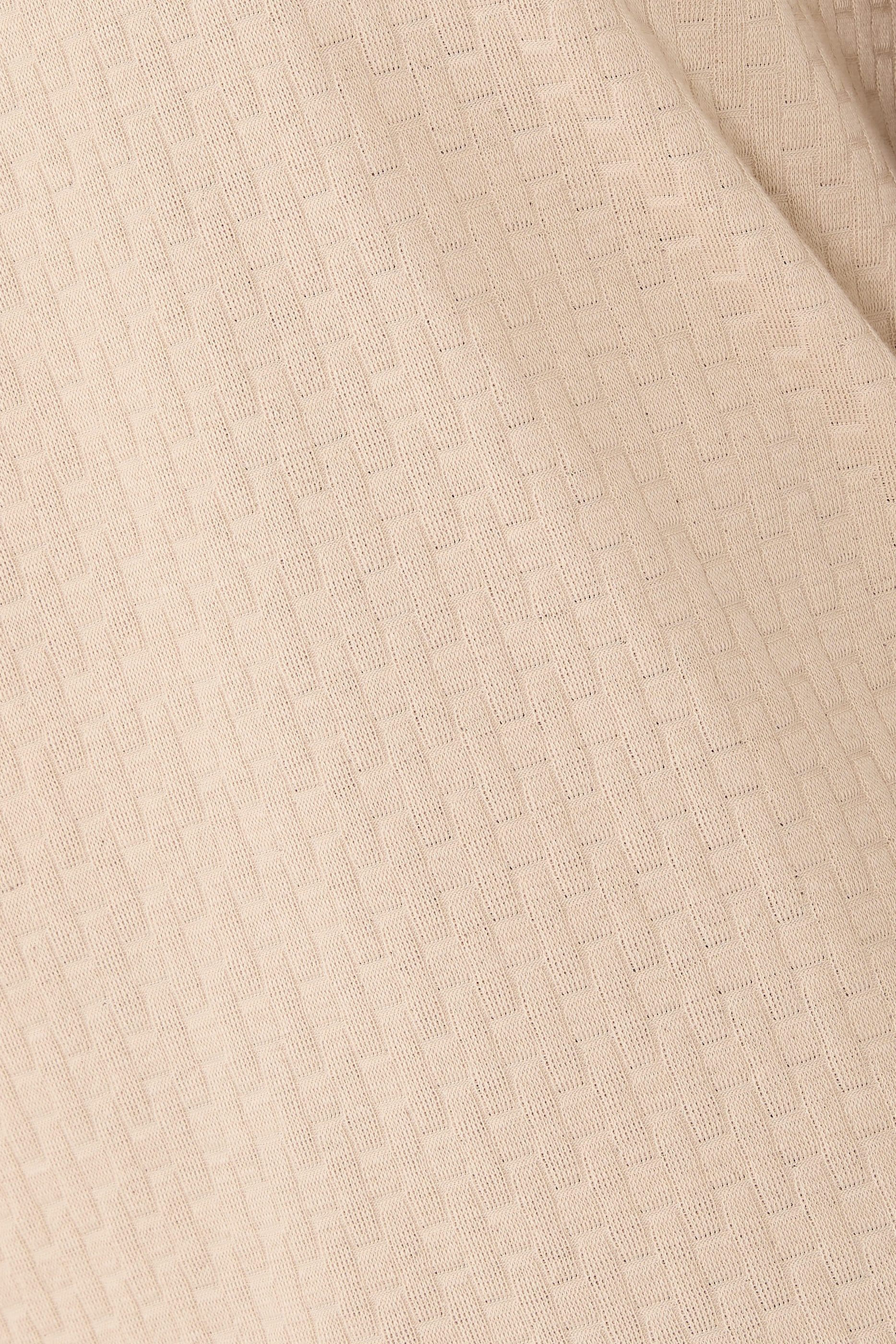 قميص بولو بأكمام قصيرة