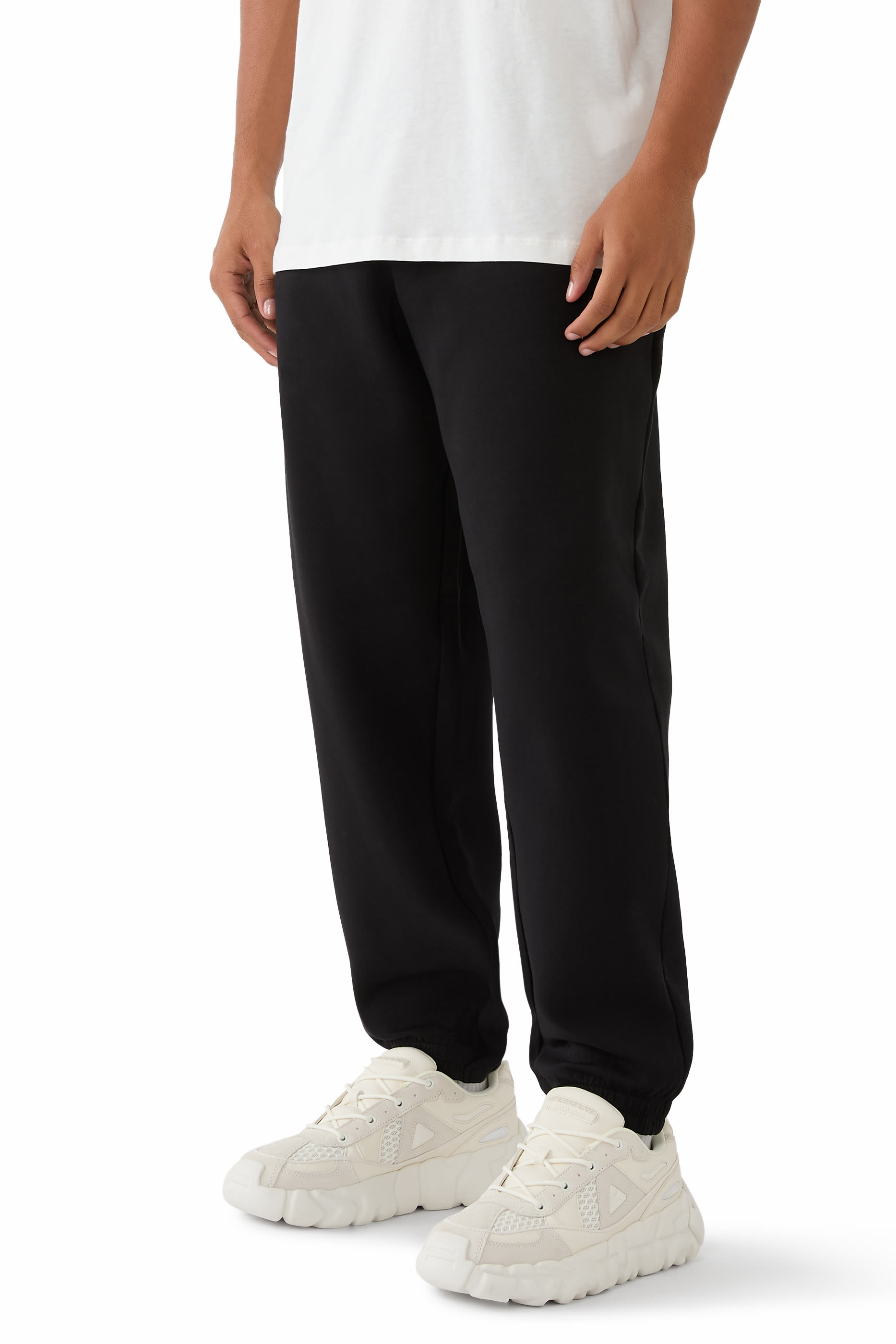 سنيكرز بأربطة ونعل سميك