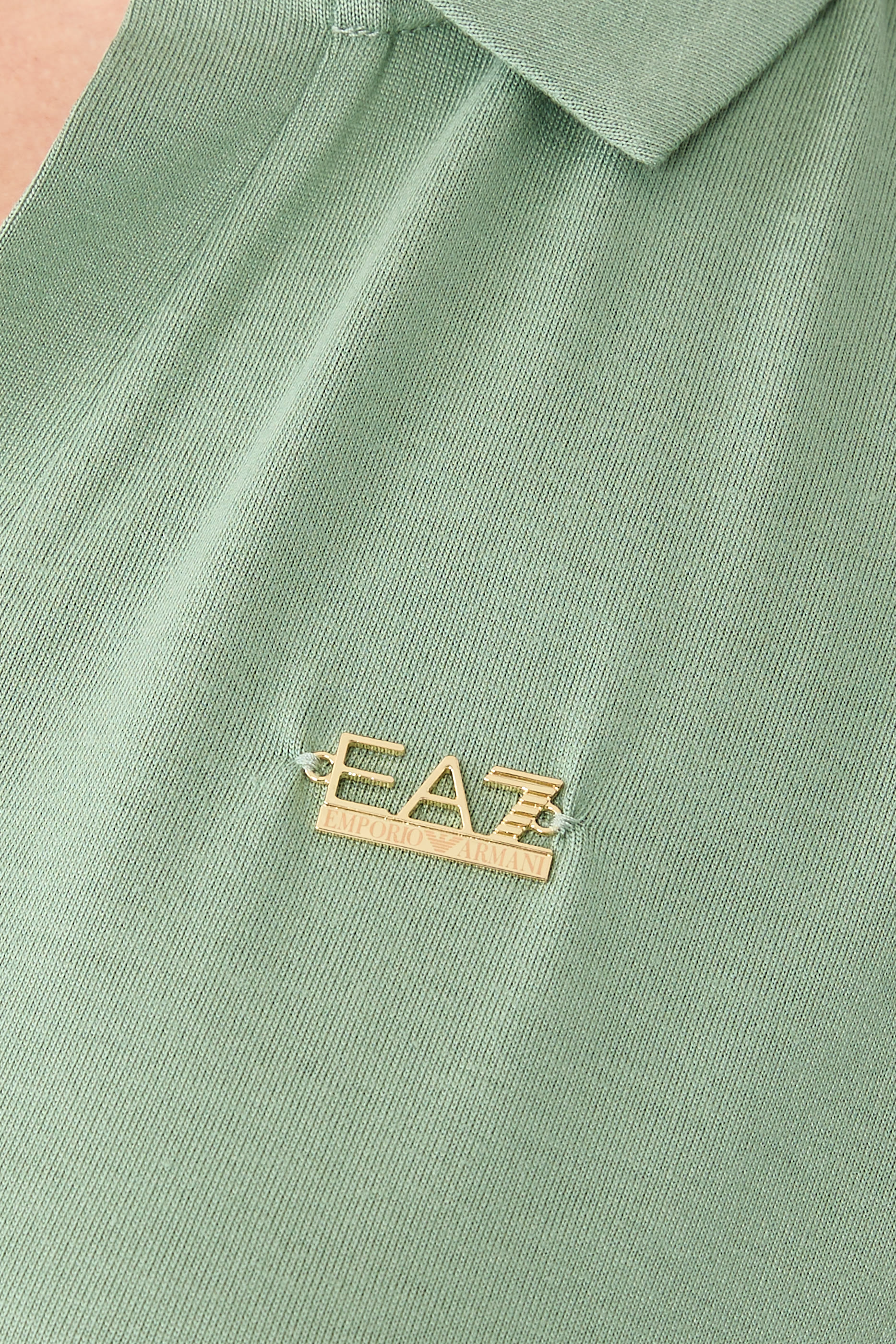 تيشيرت بولو بشعار الماركة للنساء