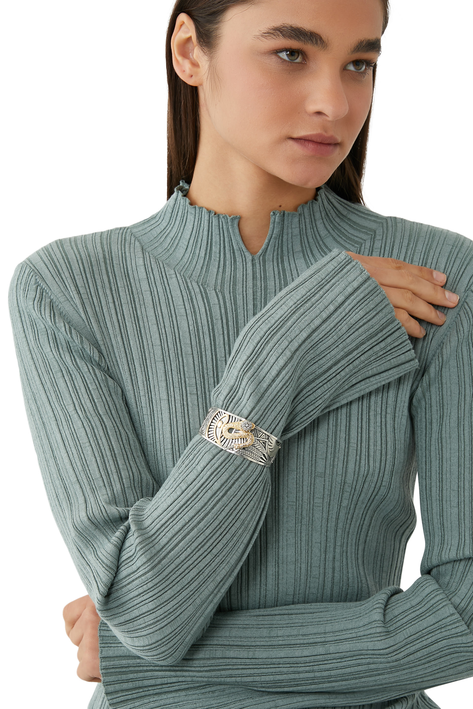 سوار تاليسمان مرصع بالتوباز والياقوت ذهب عيار 18