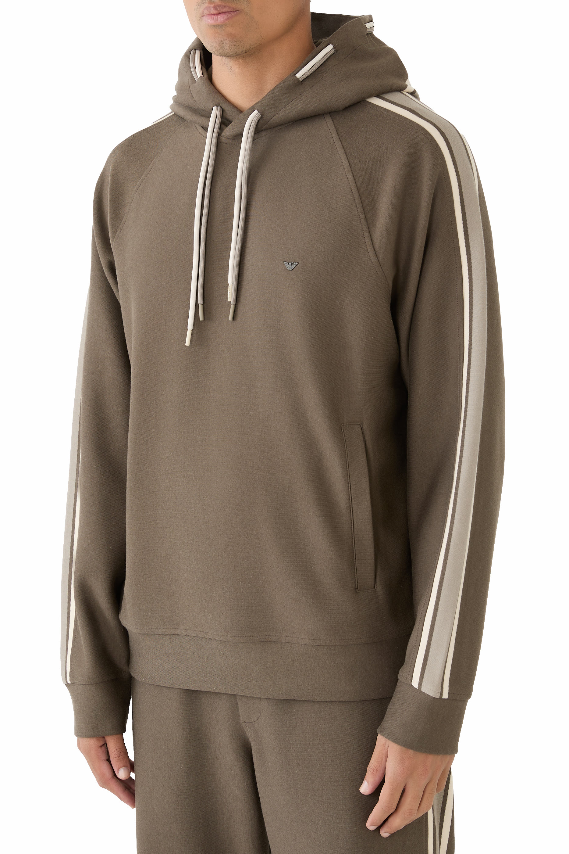 هودي بشعار الماركة بحجم صغير