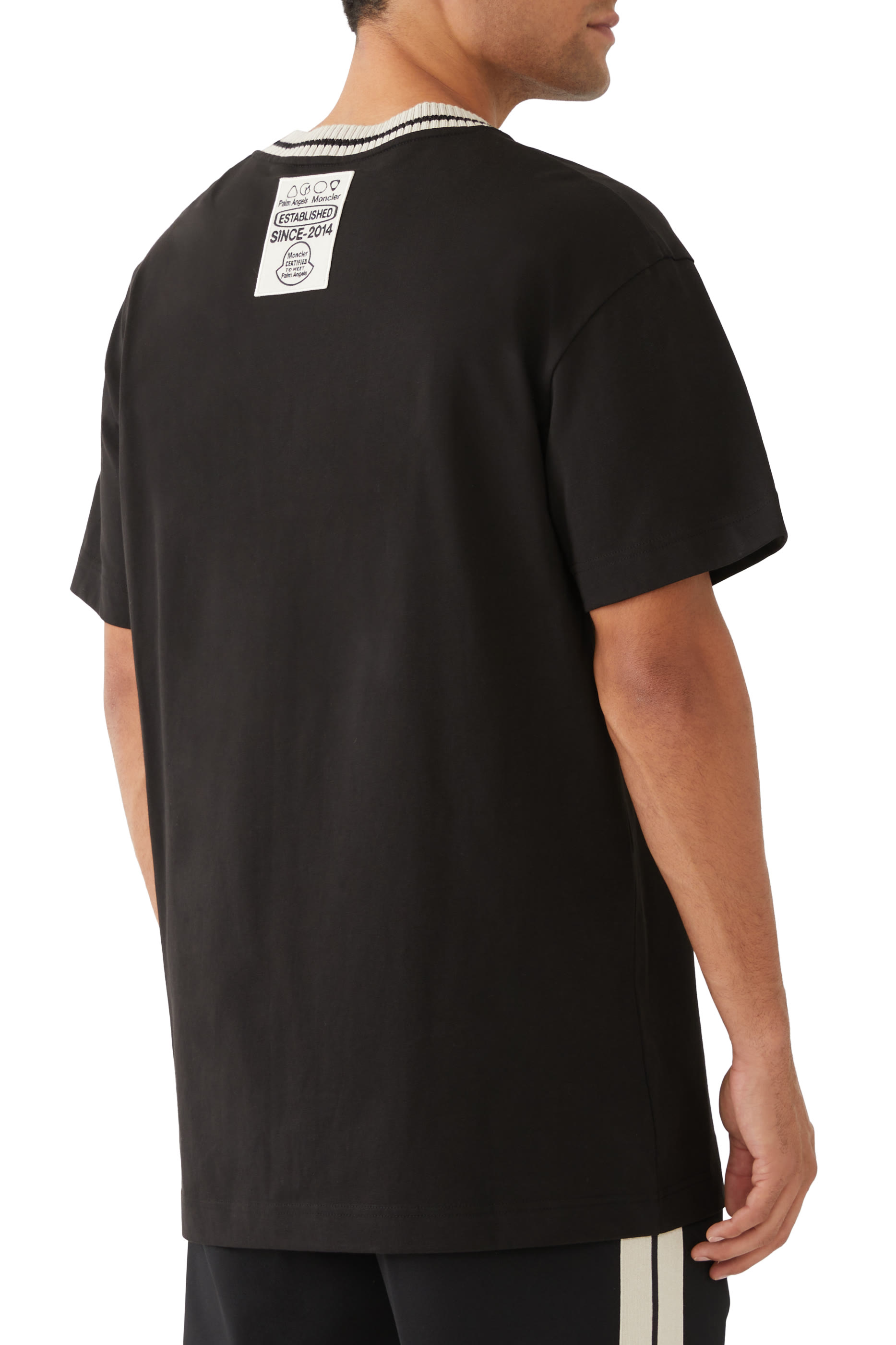 تيشيرت يرقعة شعار الماركة