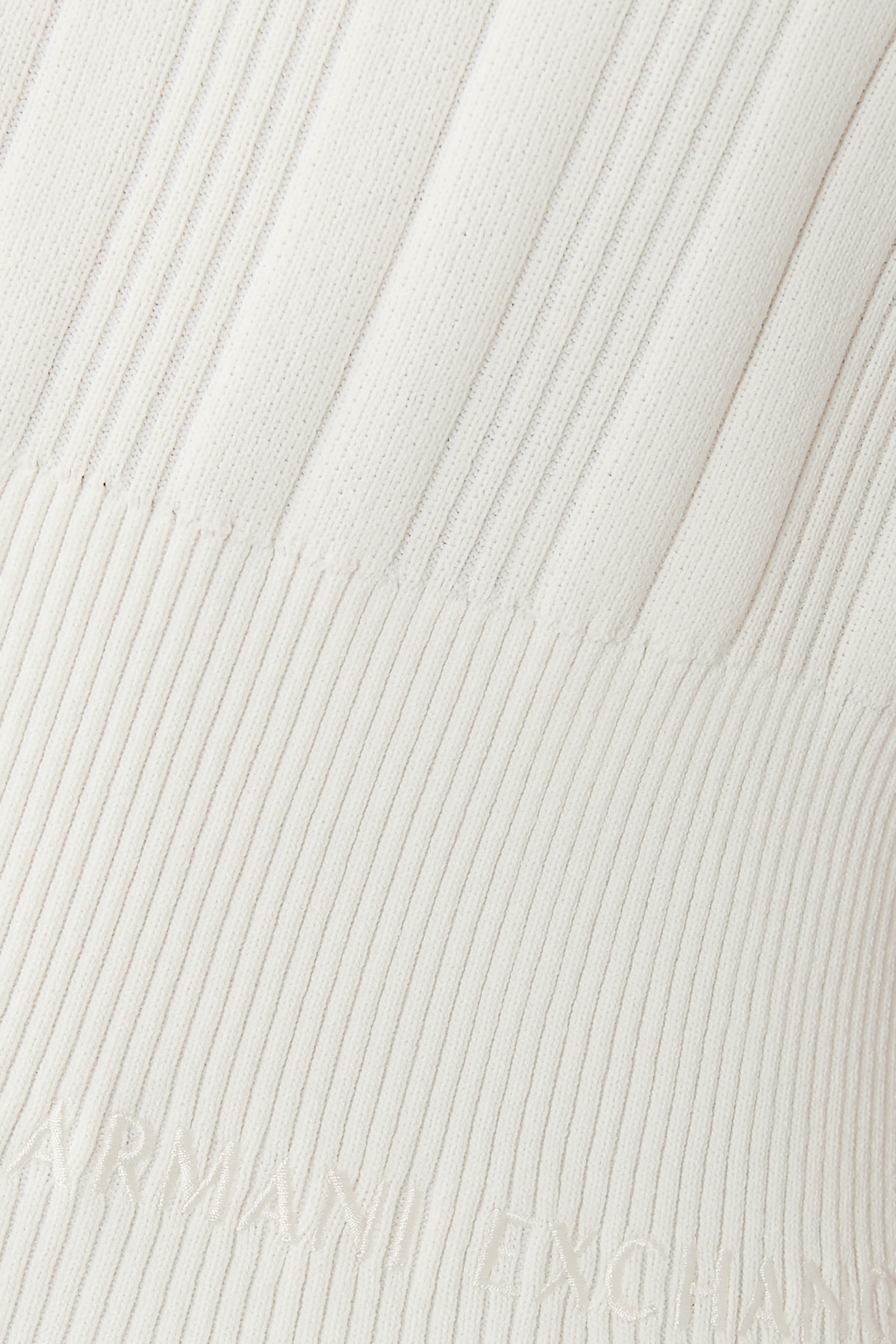 بلوزة مضلعة بياقة واسعة