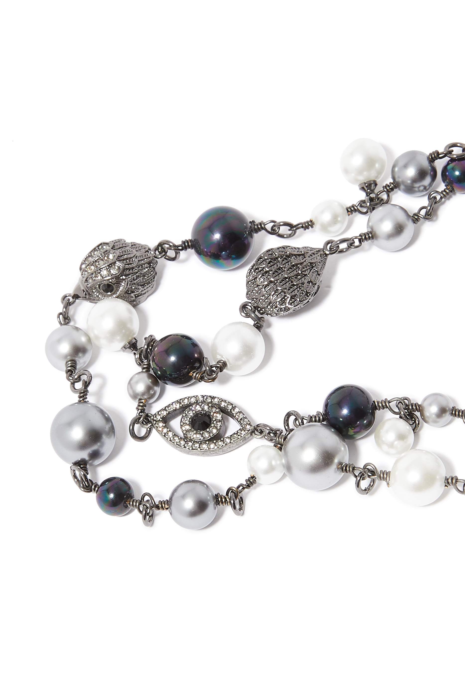 قلادة طويلة مزينة باللؤلؤ