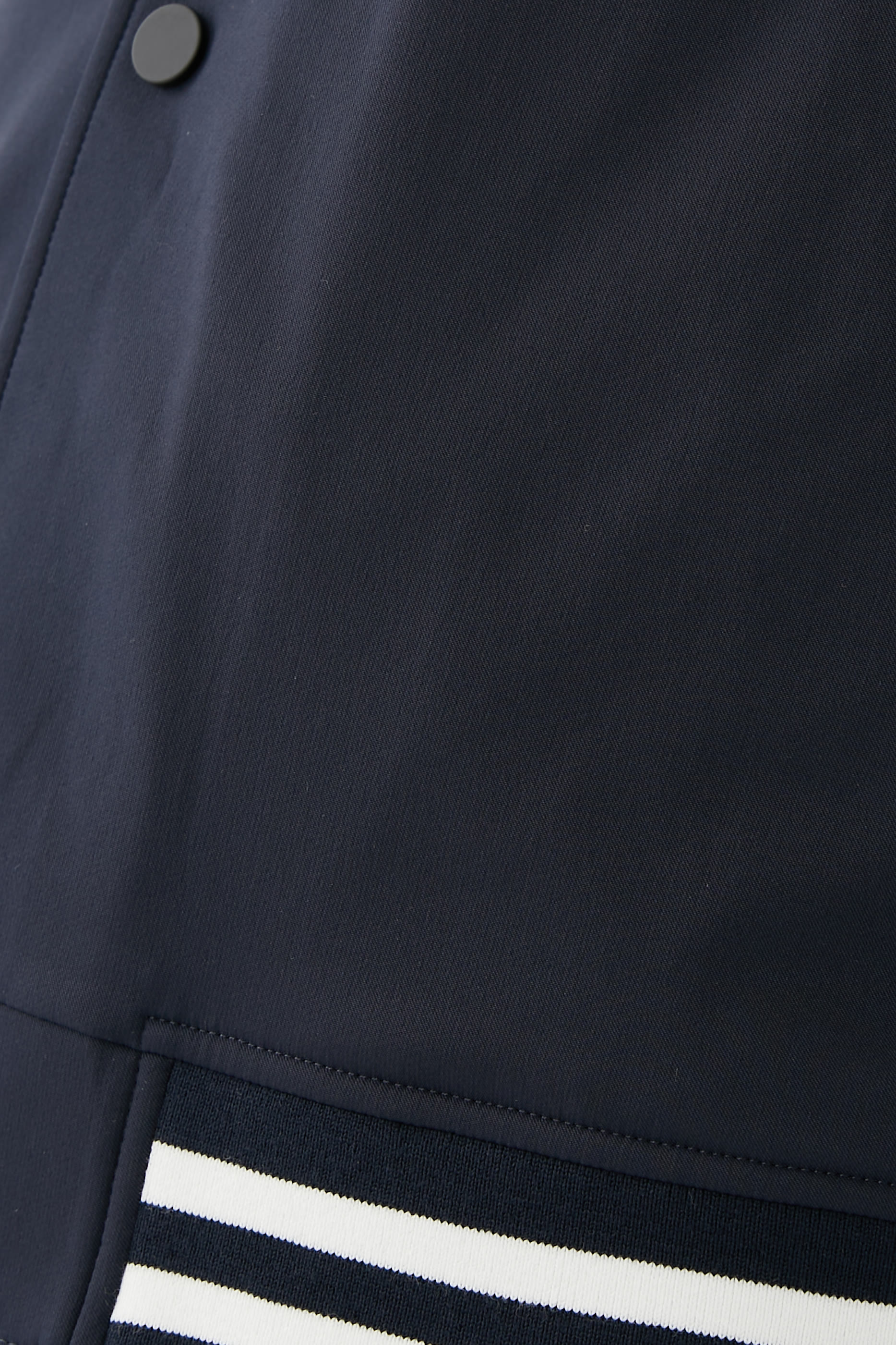 جاكيت نيوتريك بتصميم جامعي