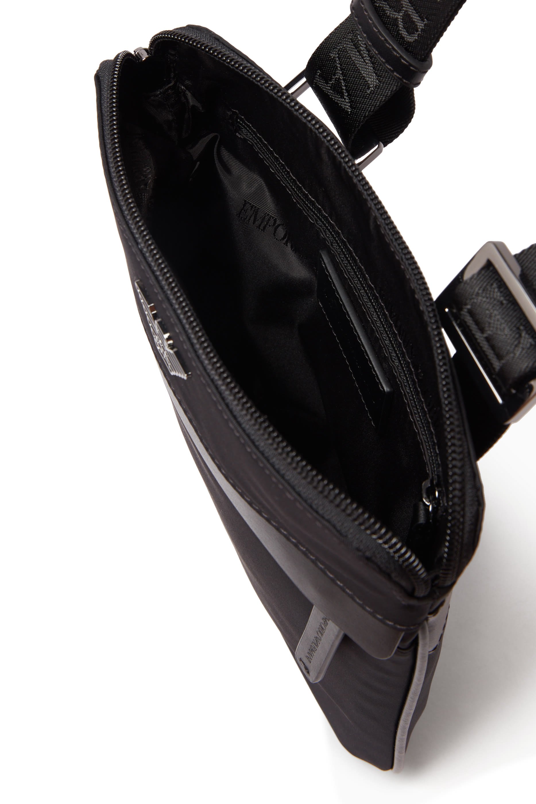 حقيبة كروس بشعار الماركة