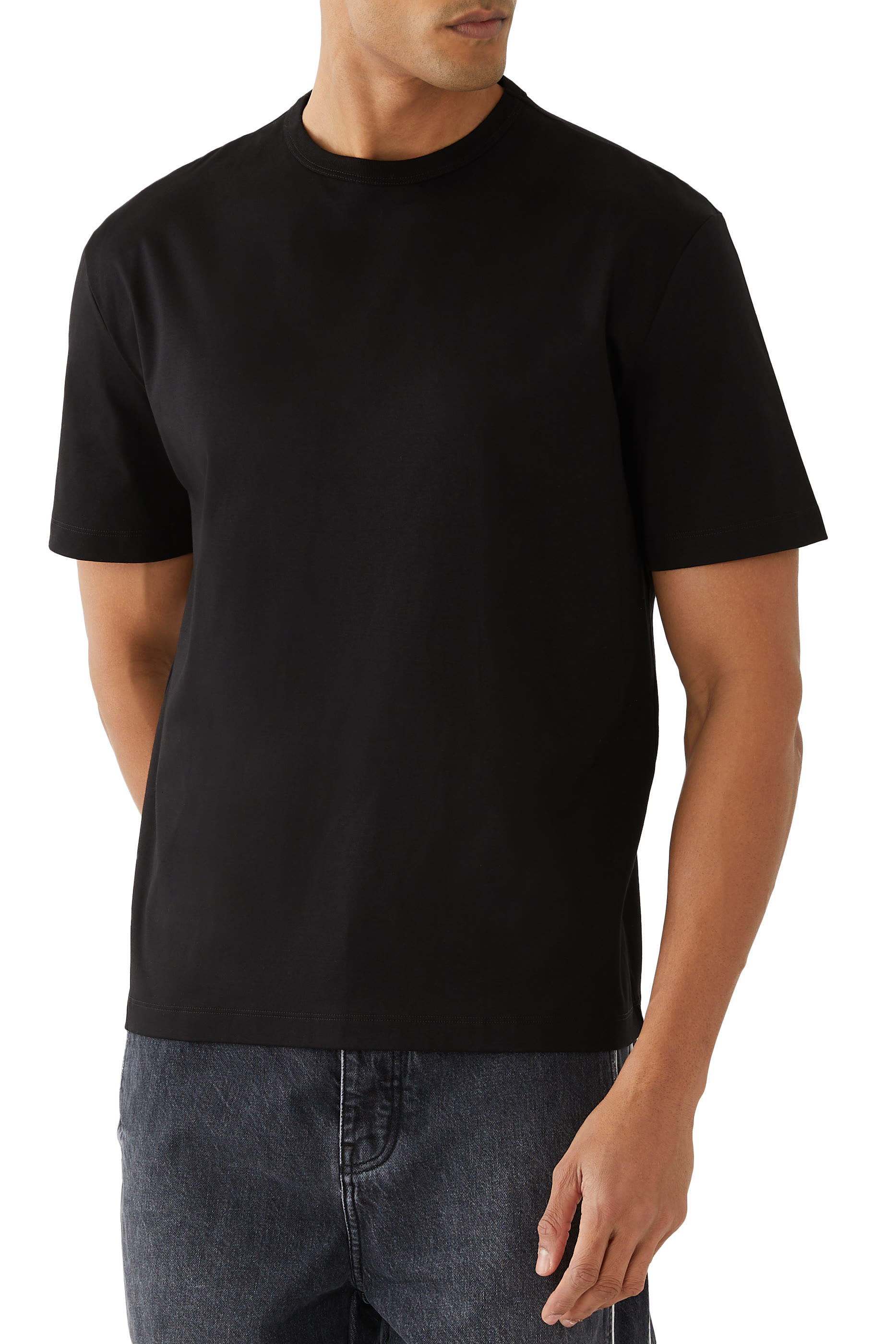 تيشيرت اسنشيال بشعار الماركة