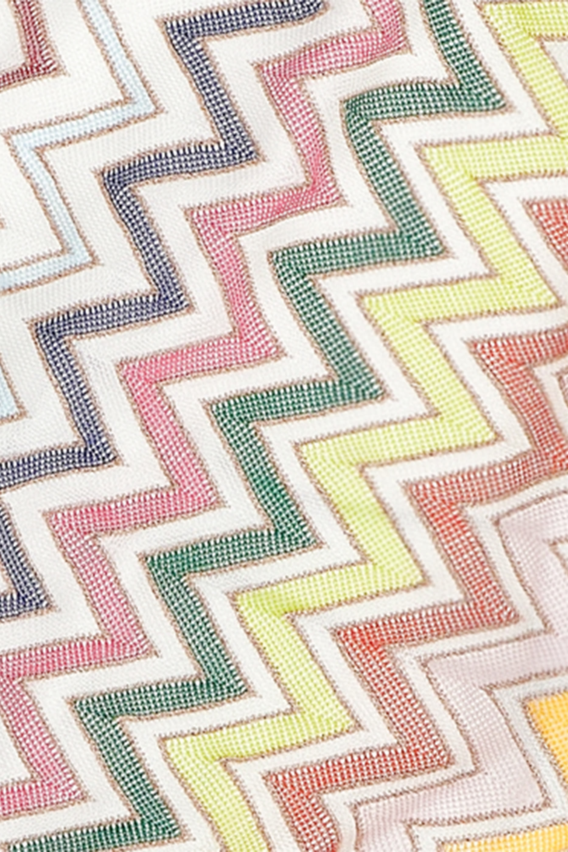 بدلة سباحة بتصميم قطعة واحدة بفتحات