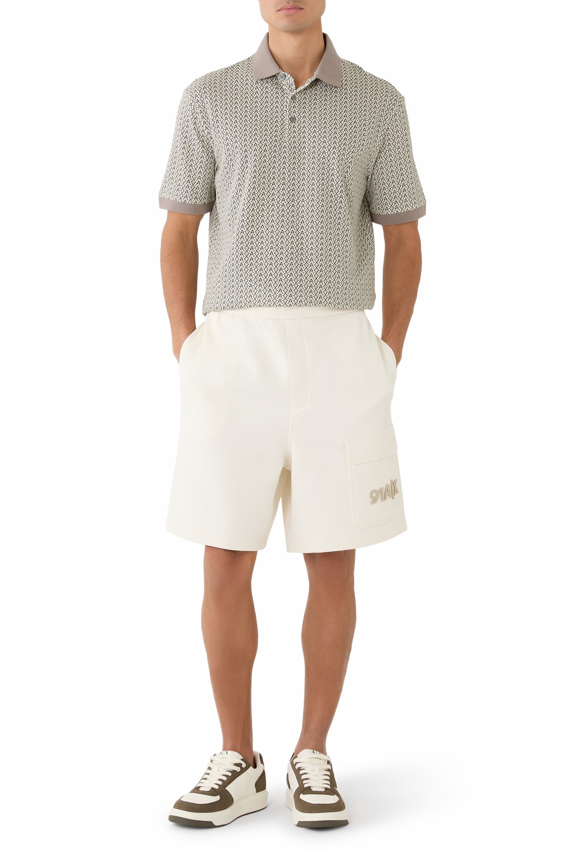 قميص بولو بطبعة شعار الماركة