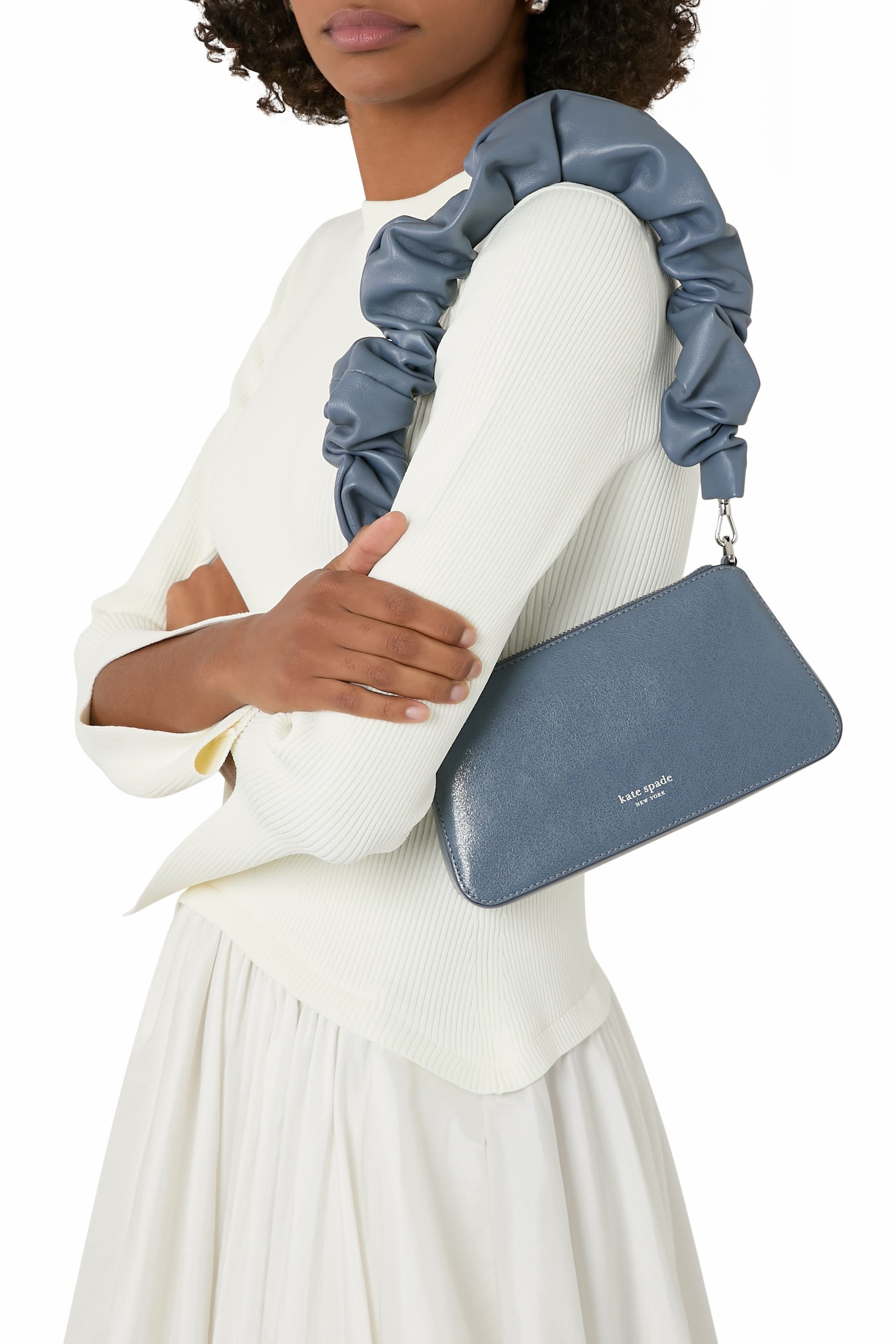 حقيبة بشعار الماركة جلد