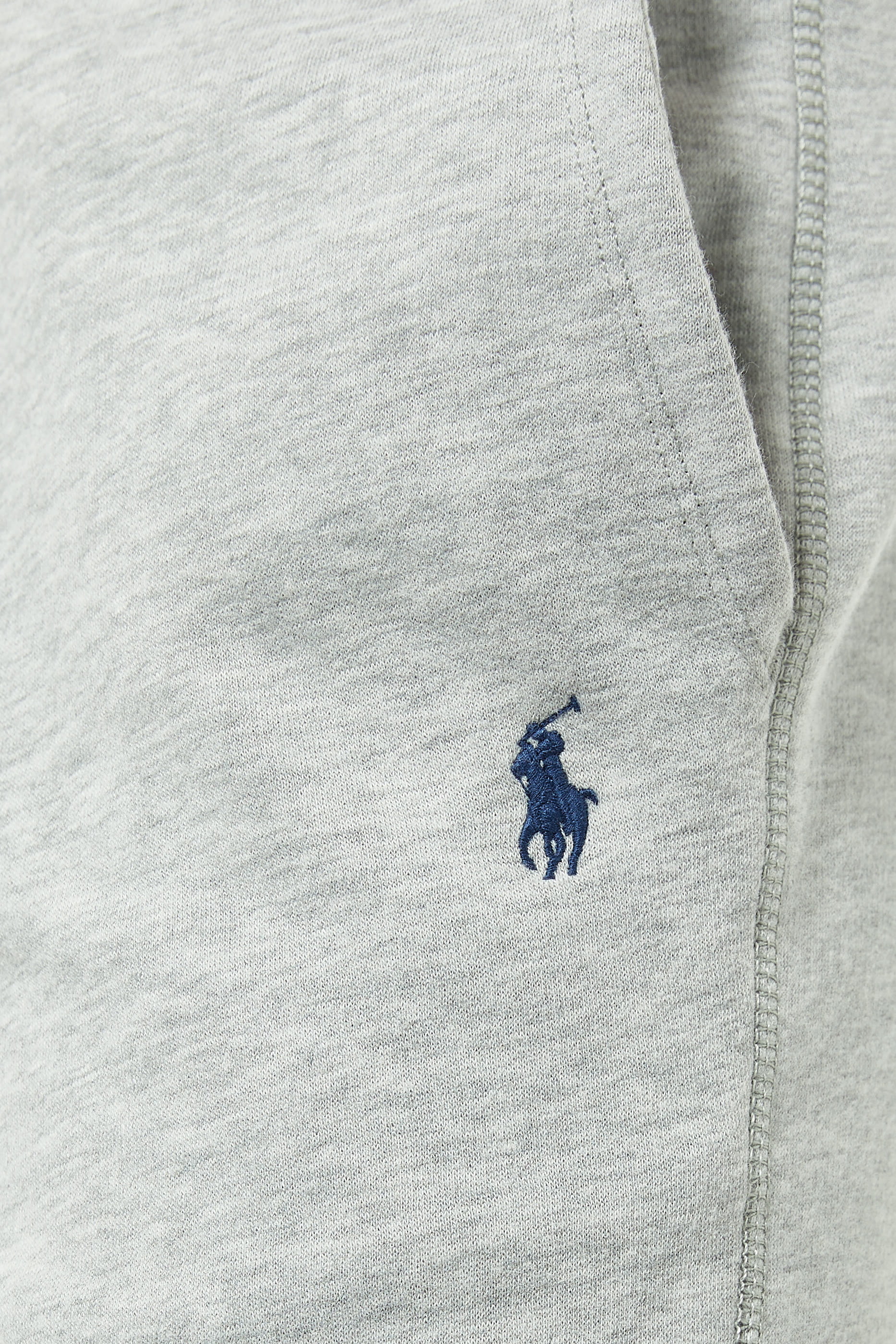 شورت مطرز بشعار الماركة