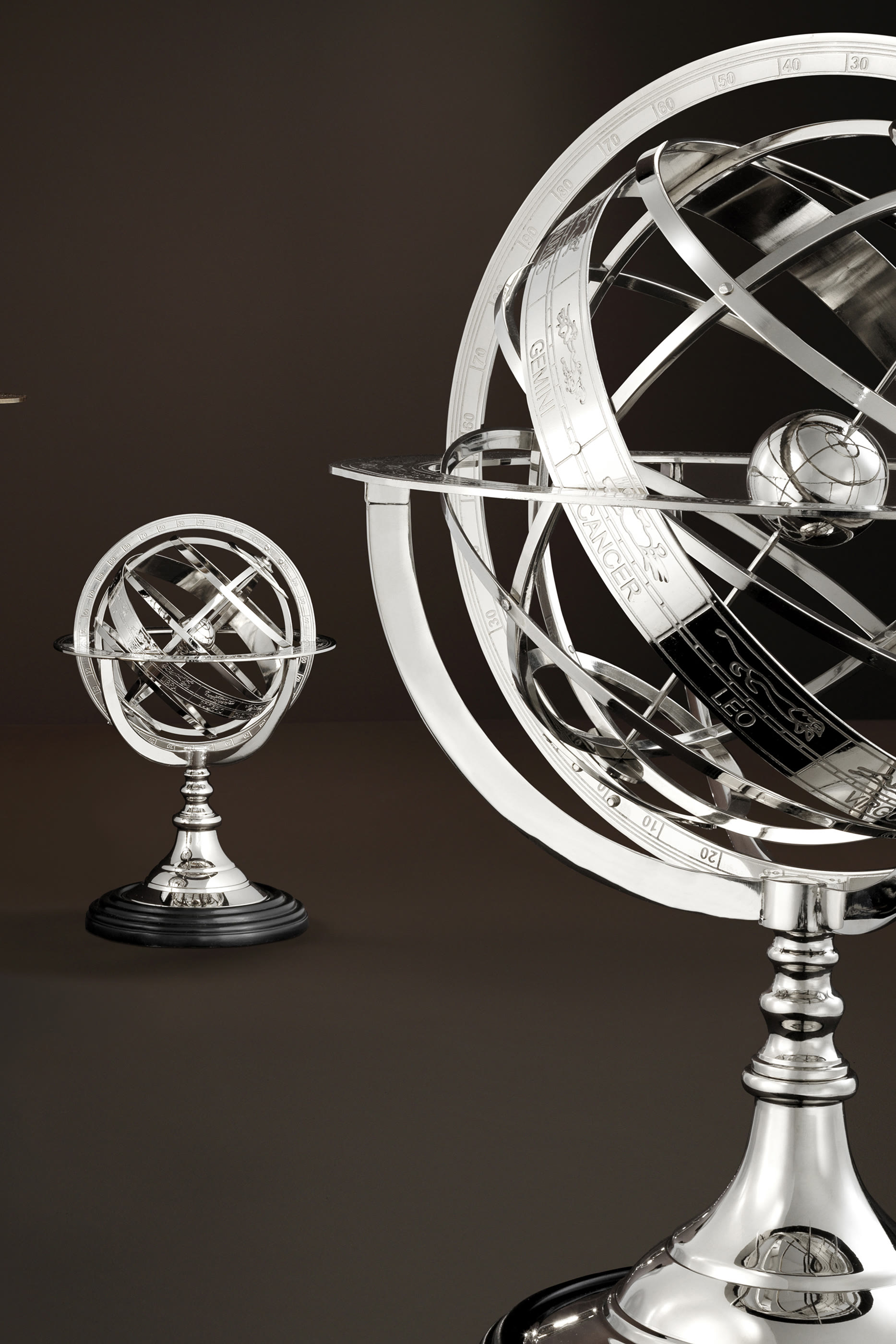 قطعة ديكور بتصميم كرة صغيرة