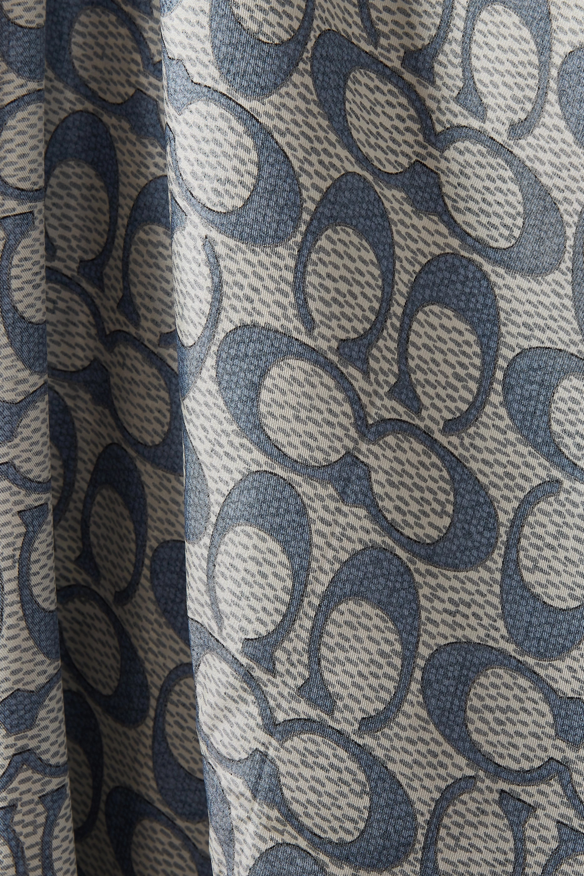 وشاح مربع كلاسيكي بطبعة شعار الماركة حرير