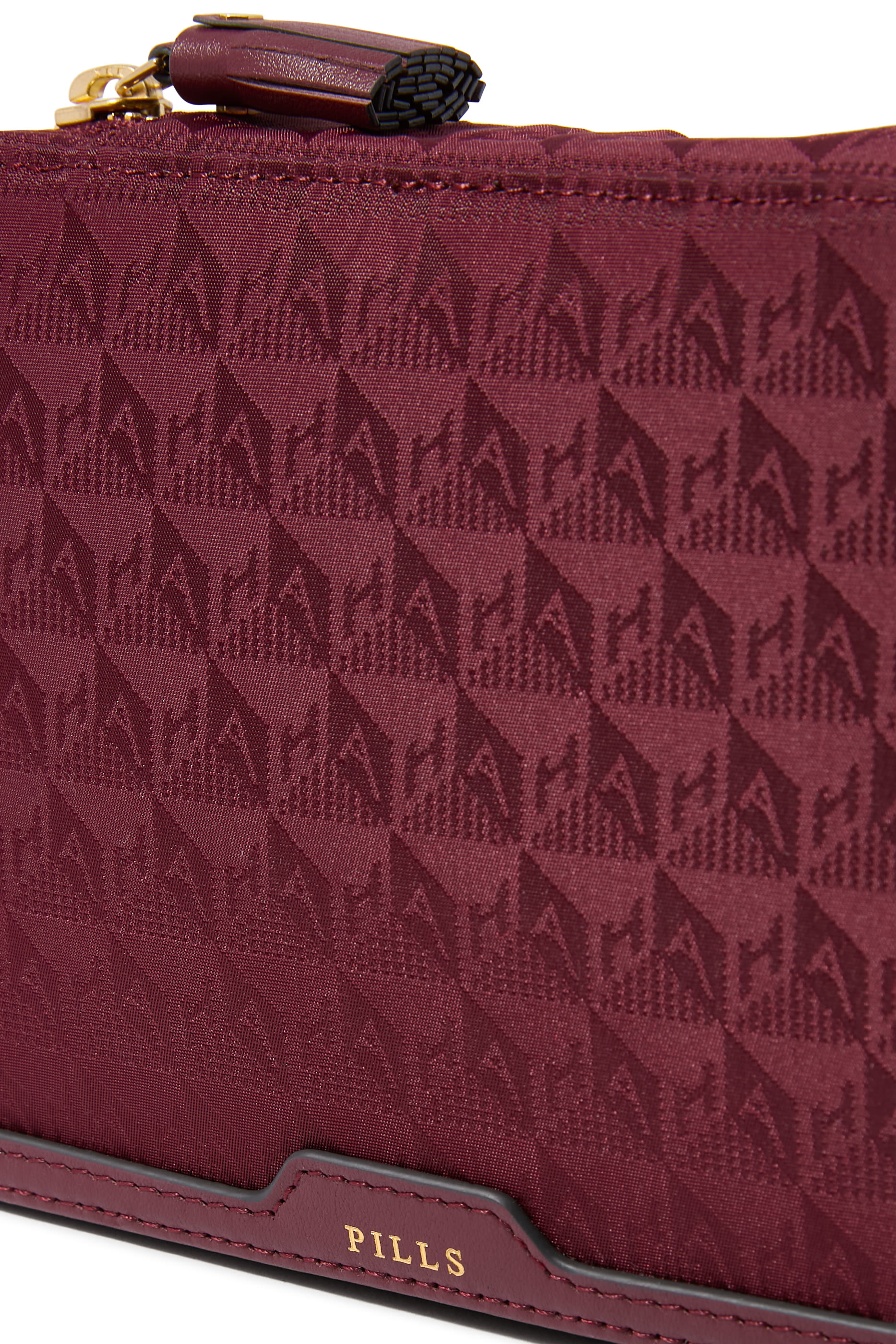 علبة حبوب أدوية بشعار الماركة