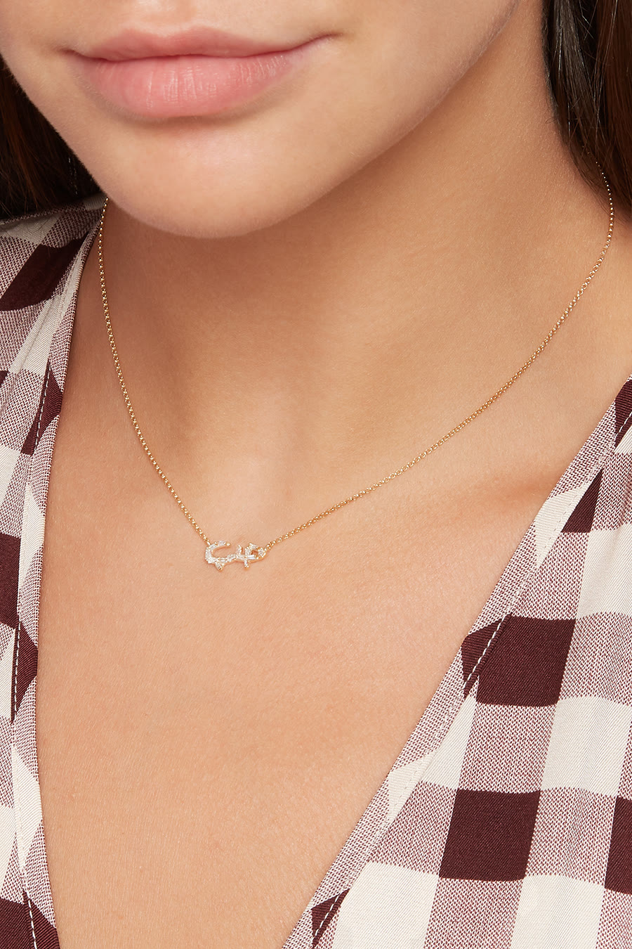 قلادة بتصميم كلمة حب مرصعة بماسات مستطيلة