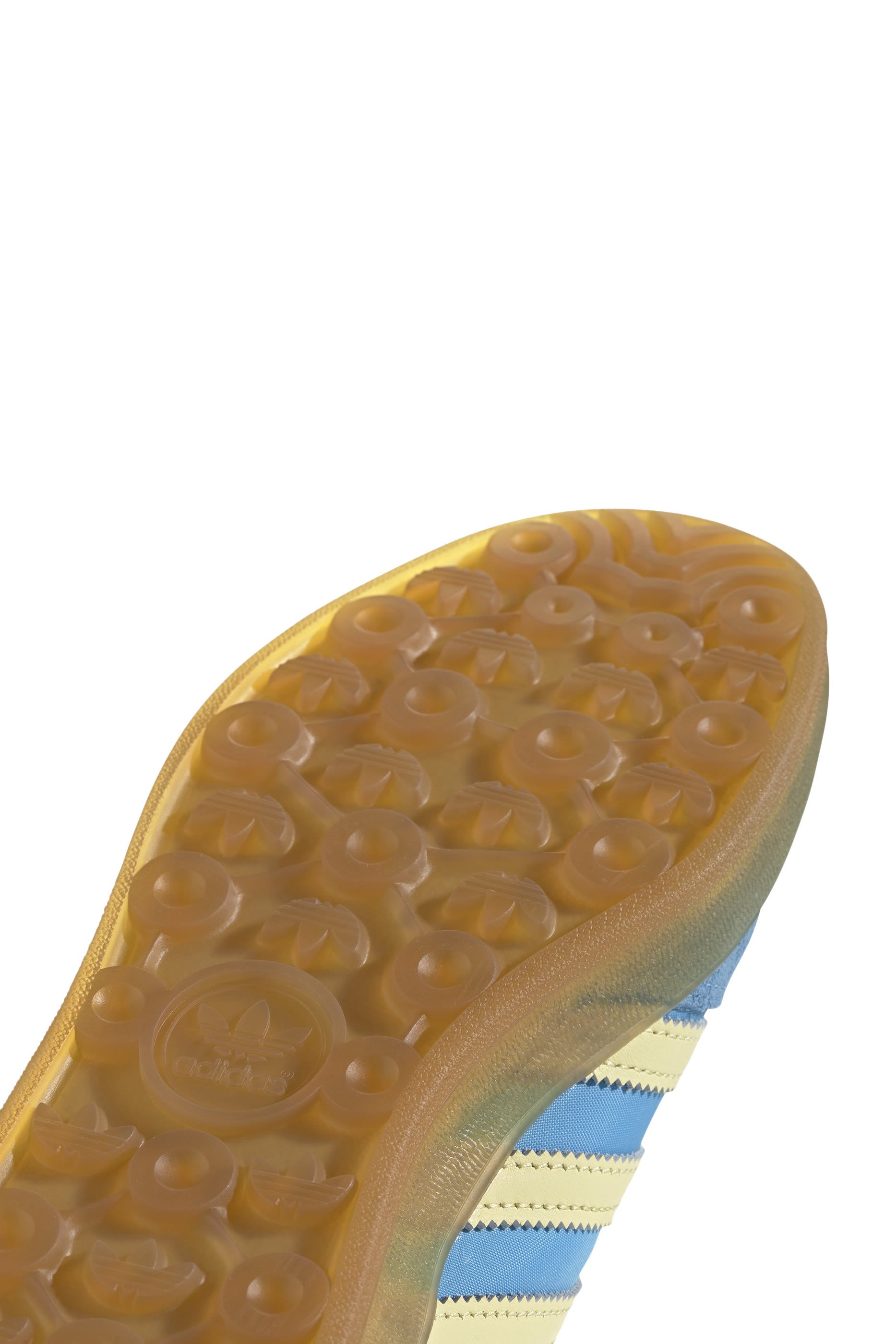 سنيكرز جازيل إندور