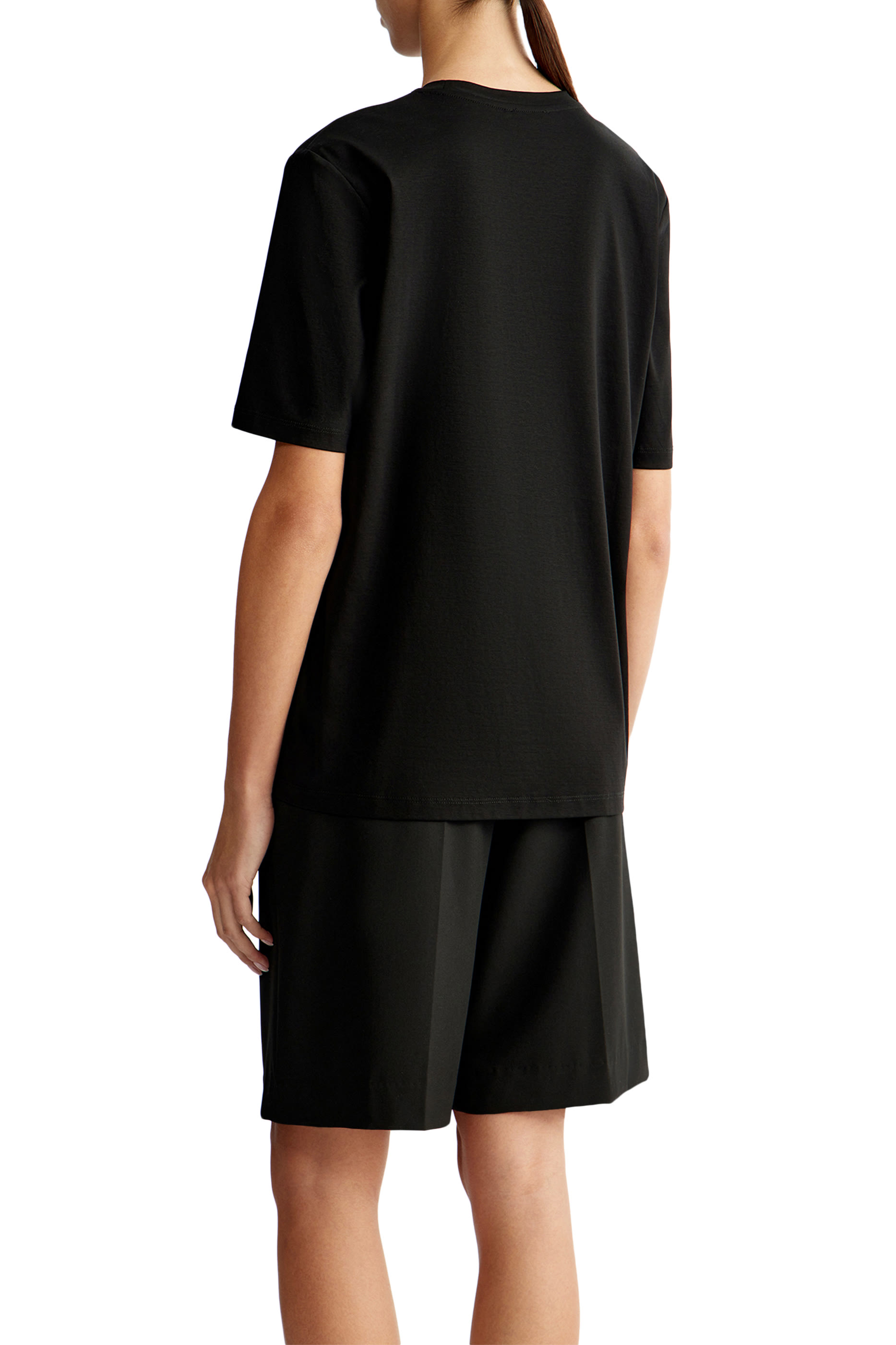 تيشيرت بقصة ضيقة