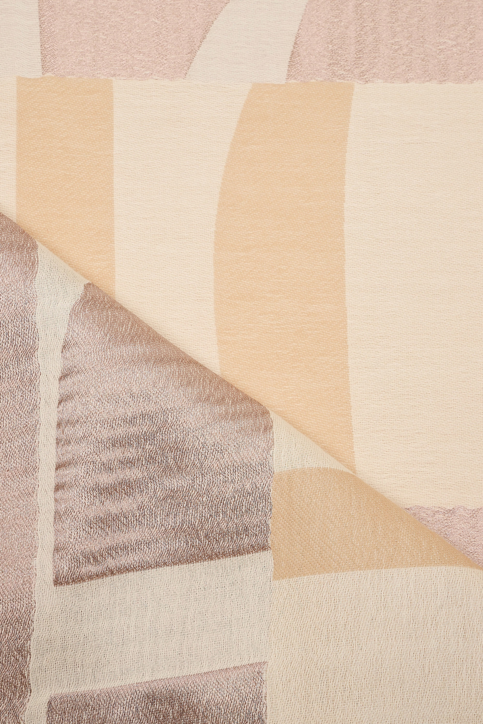 وشاح بقصة فضفاضة وشعار الماركة جاكار