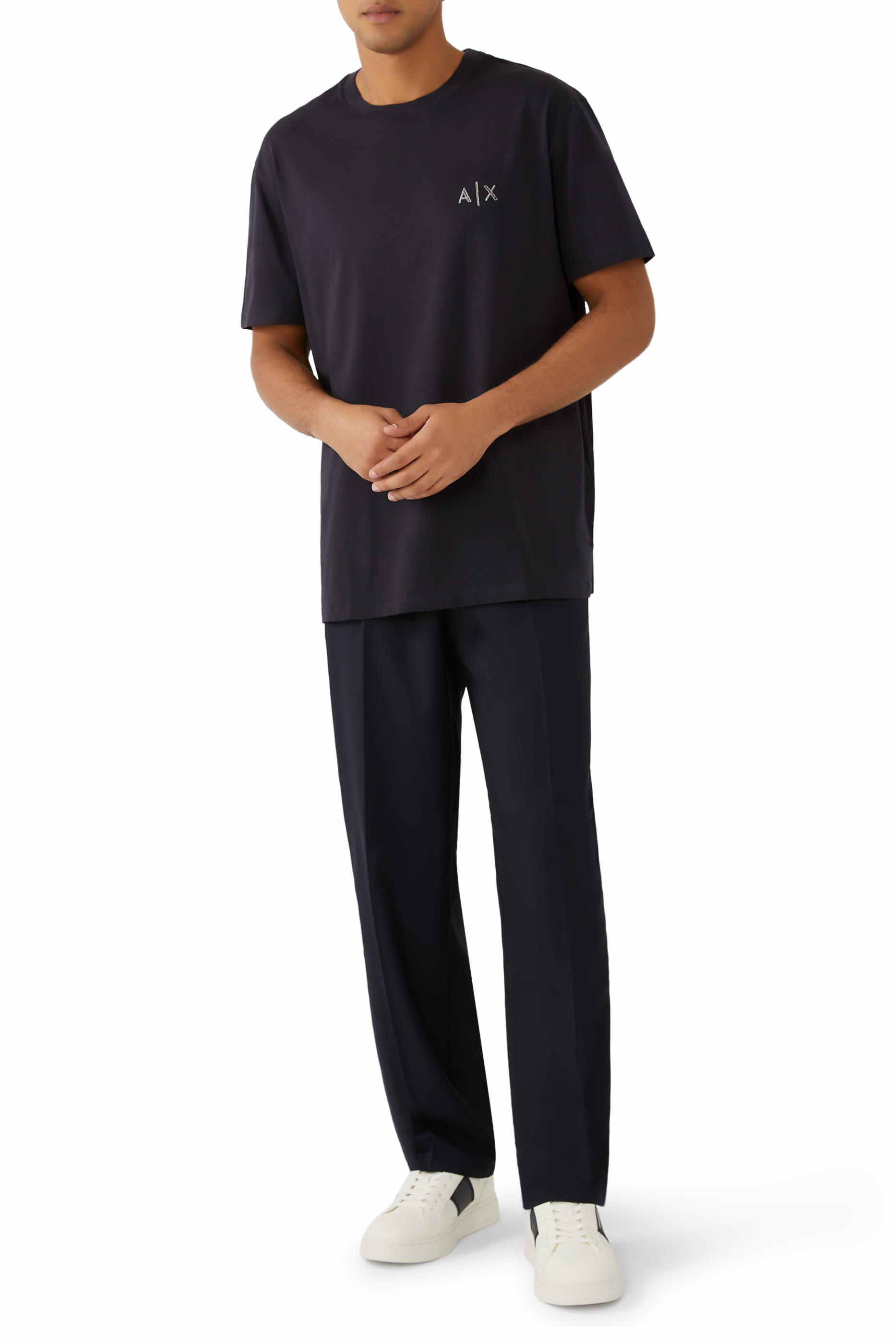 تيشيرت بقصة عادية وشعار الماركة