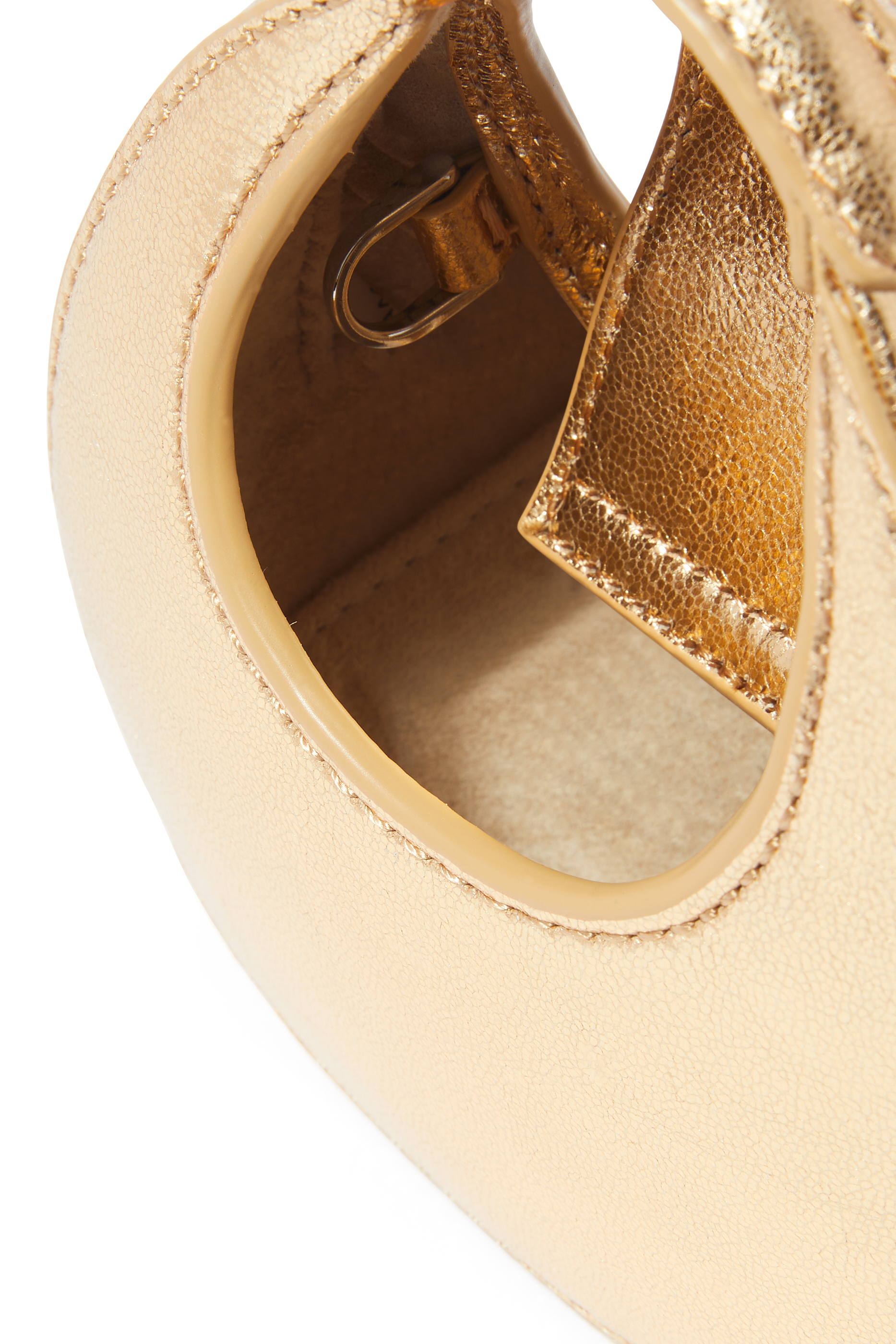 حقيبة صغيرة بتصميم نصف دائري