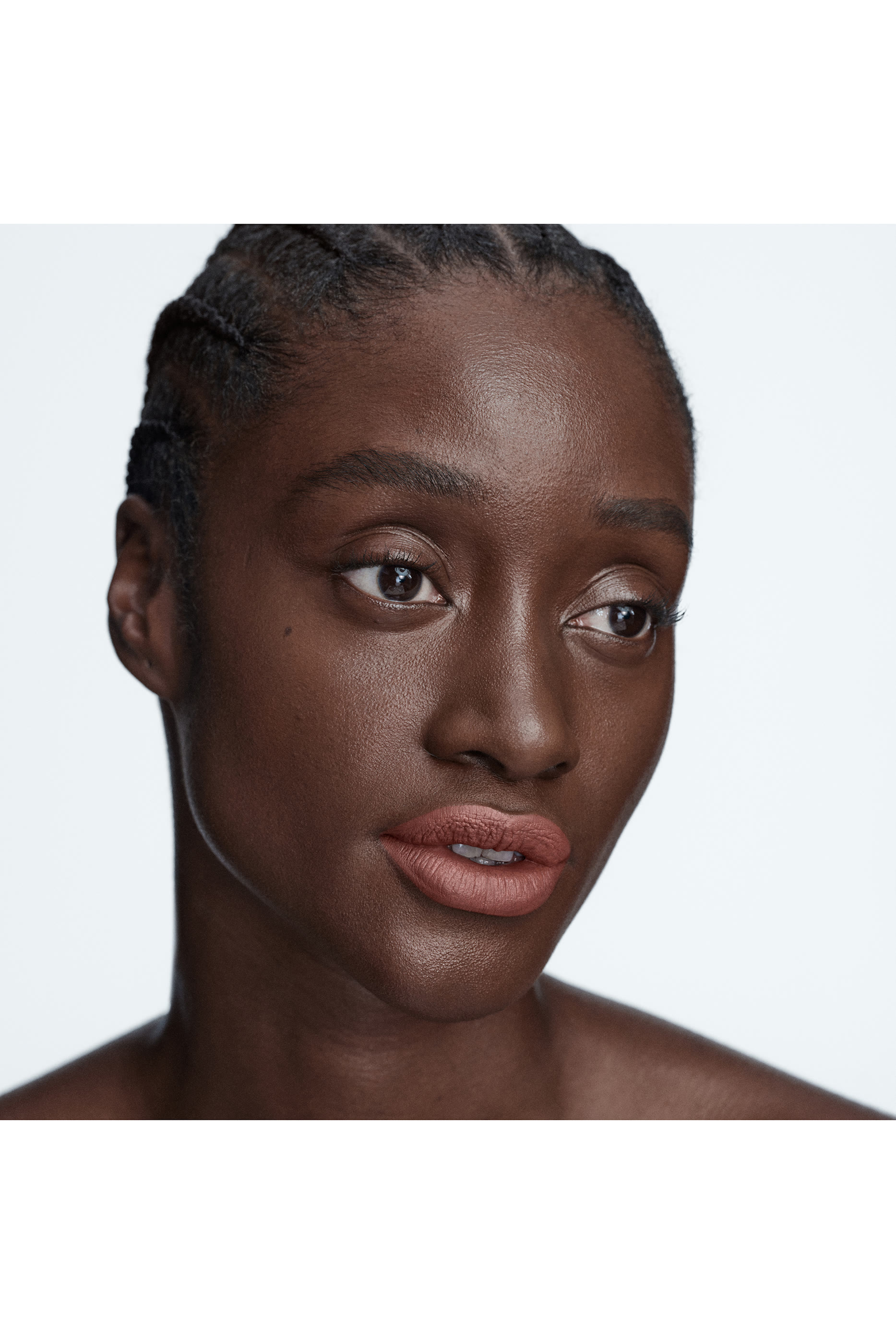 أحمر شفاه غير لامع