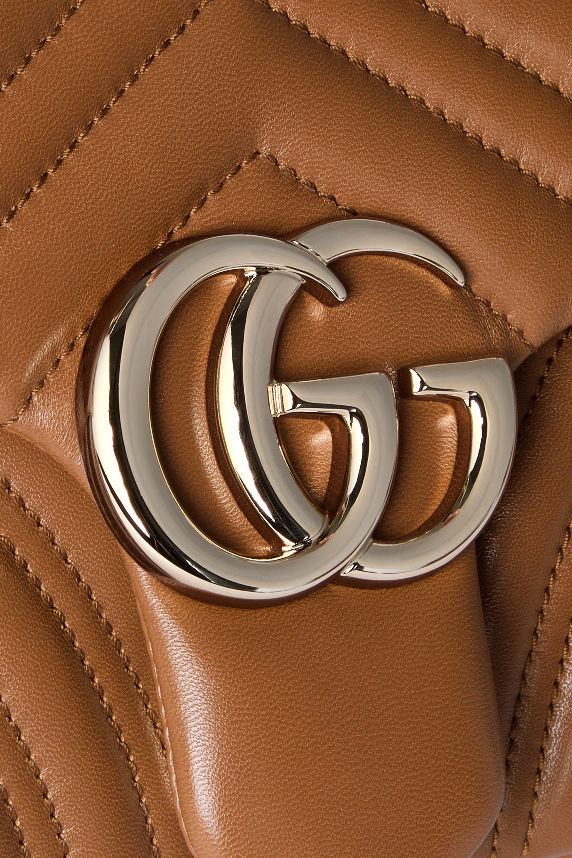 حقيبة كتف مارمونت متوسطة بحرفي شعار الماركة