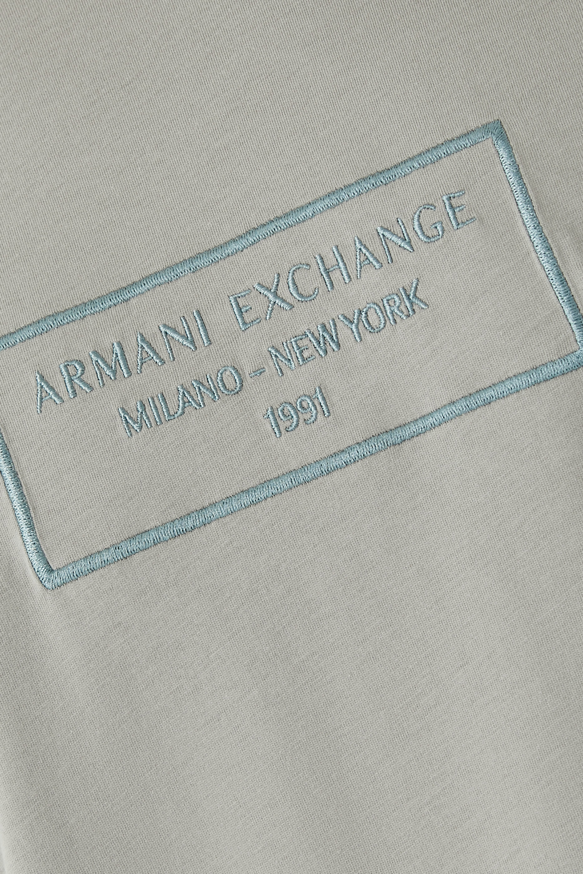 تيشيرت بشعار الماركة