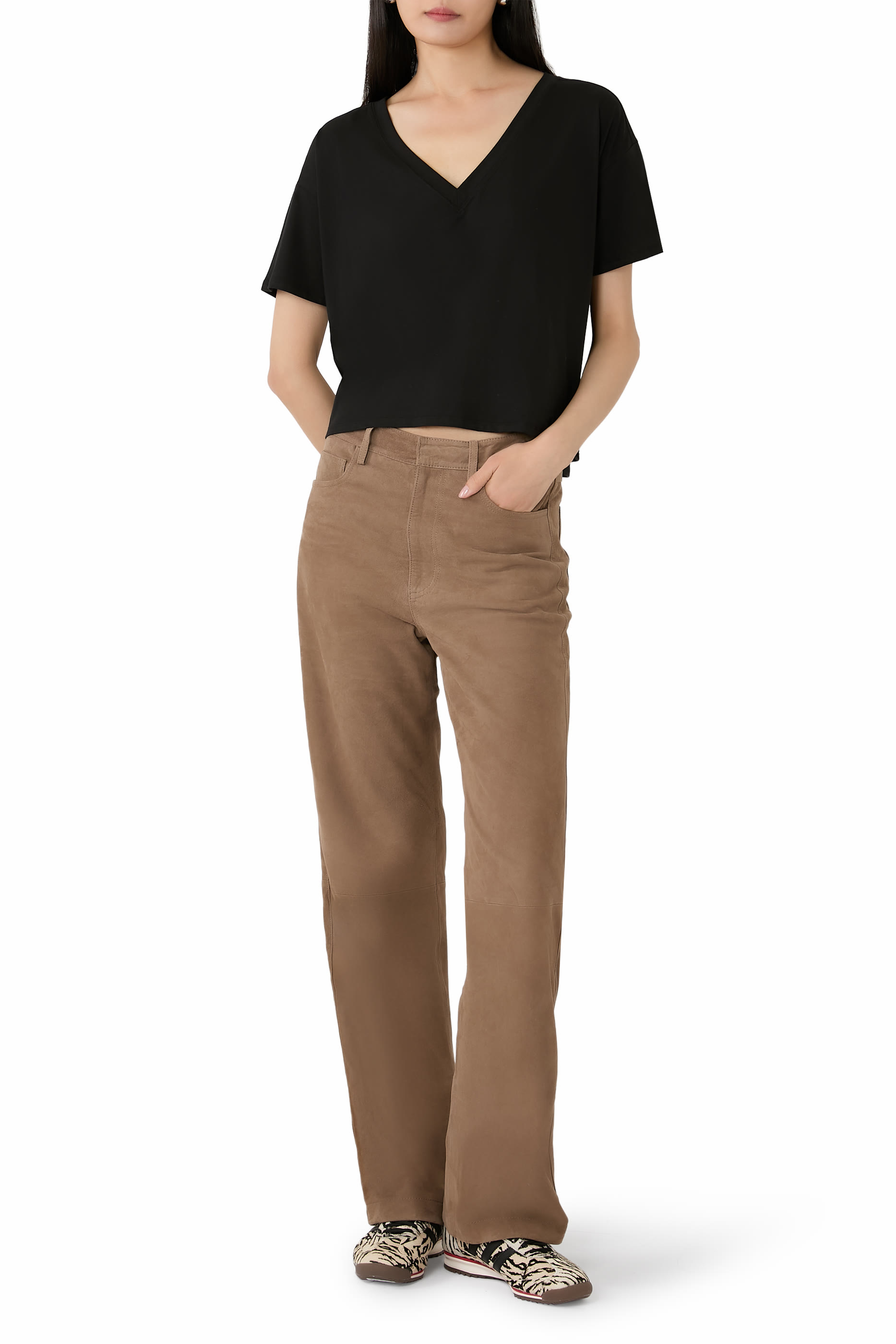 تيشيرت اف ايه ايه ايه ال دي سي بياقة V