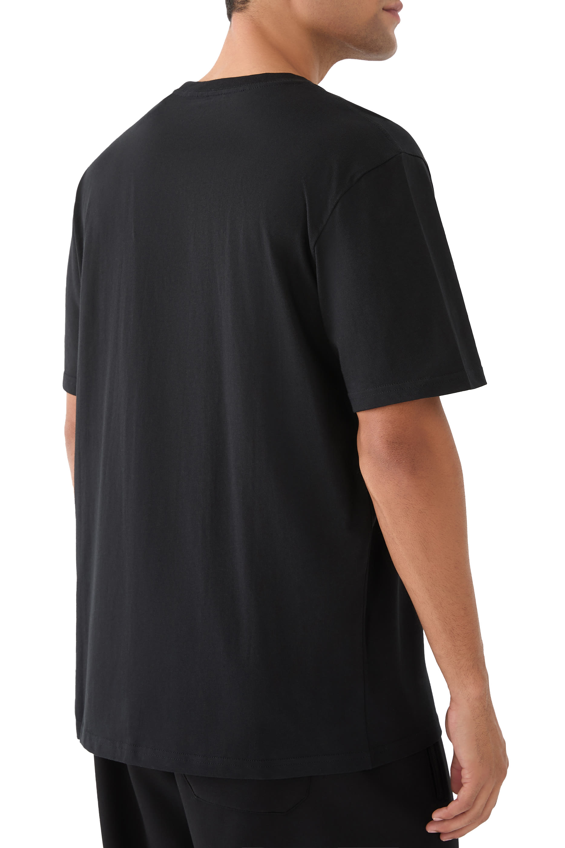 تيشيرت بجيب وأكمام قصيرة