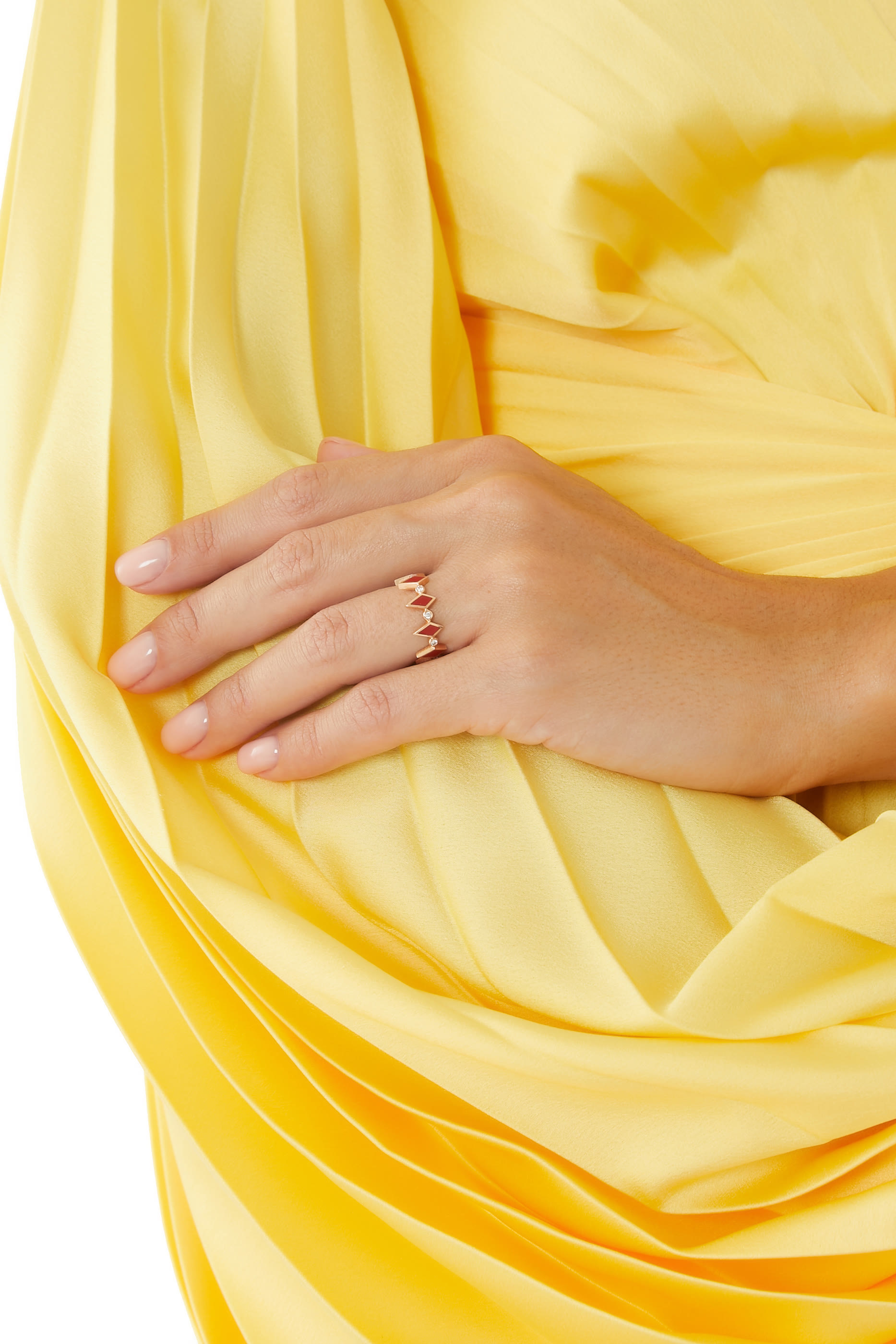 خاتم موزاييك مرصع بالماس بمينا حمراء ذهب وردي عيار 18