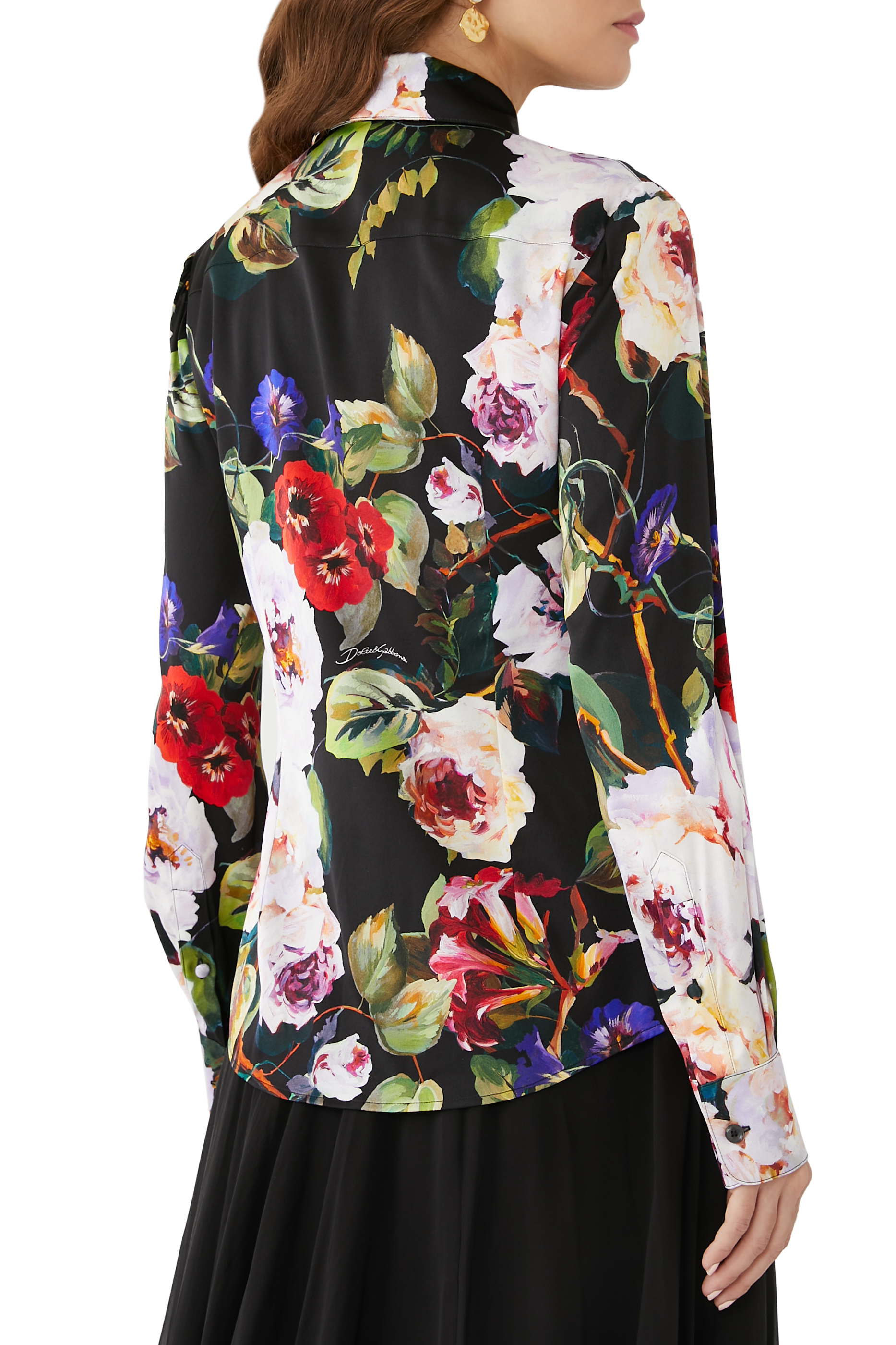 قميص بنقشة وأكمام طويلة