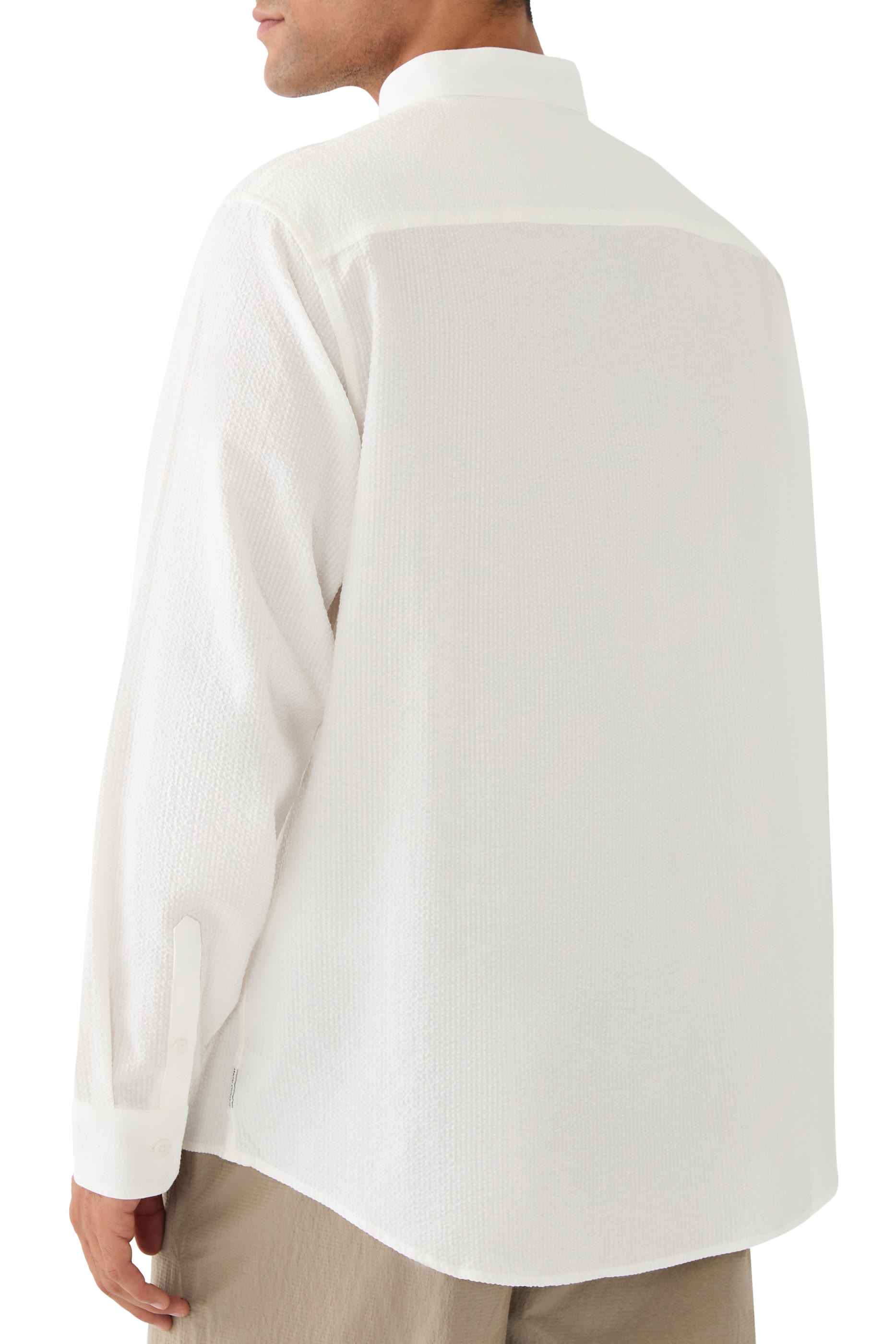 قميص بأكمام طويلة