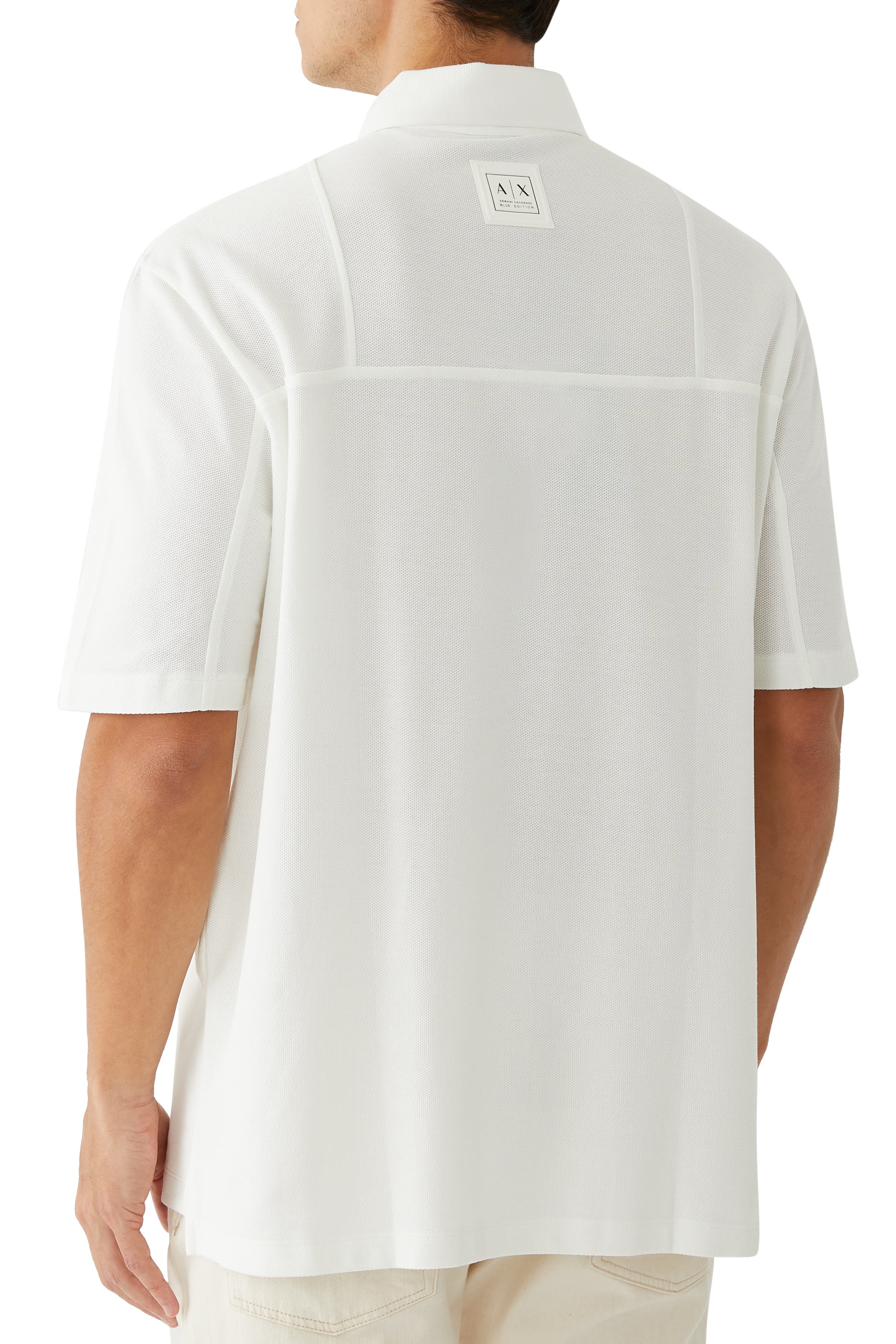 قميص بولو بأزرار بشعار الماركة