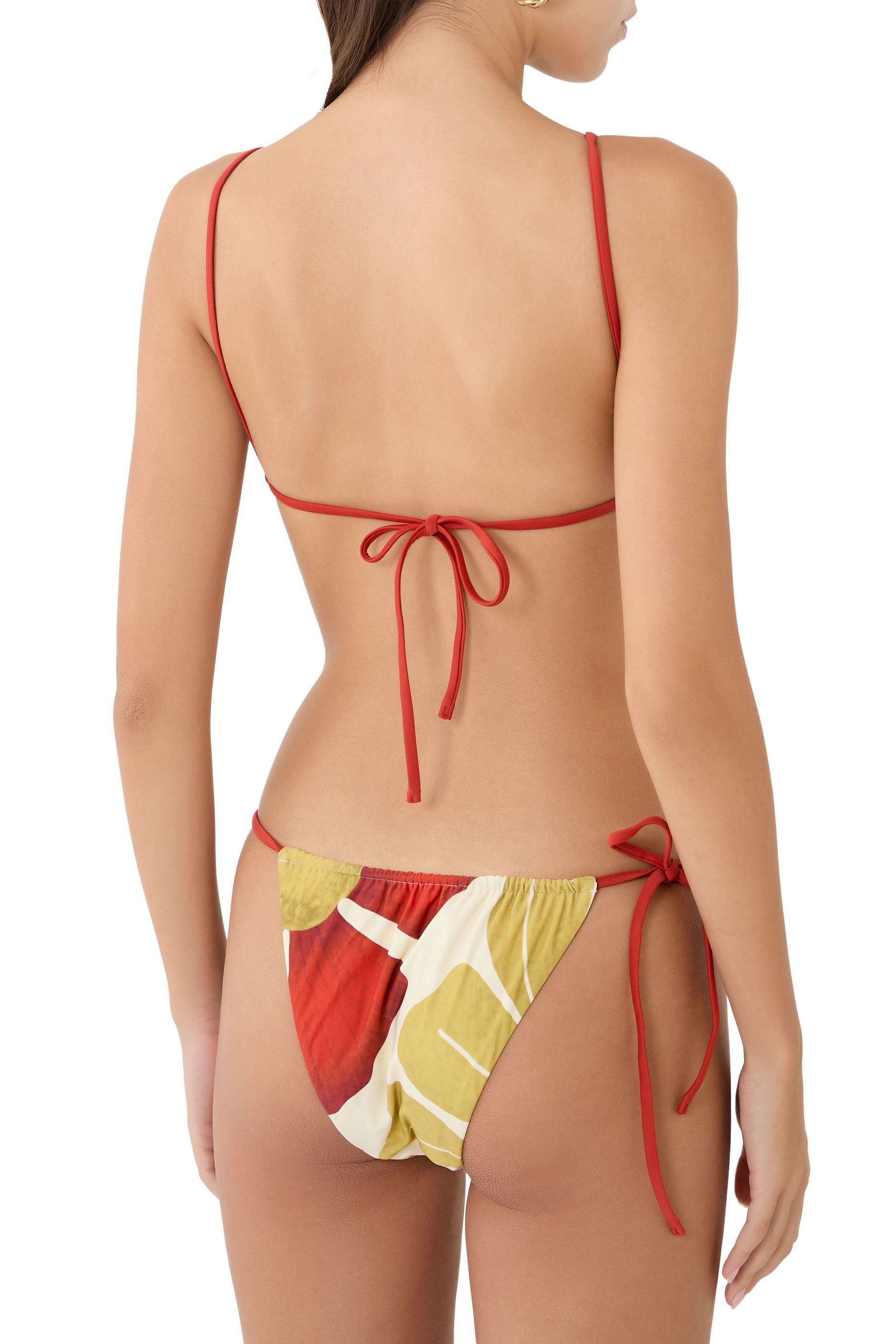 قطعة بيكيني علوية جولييتا بقوالب مثلثة وأربطة رفيعة