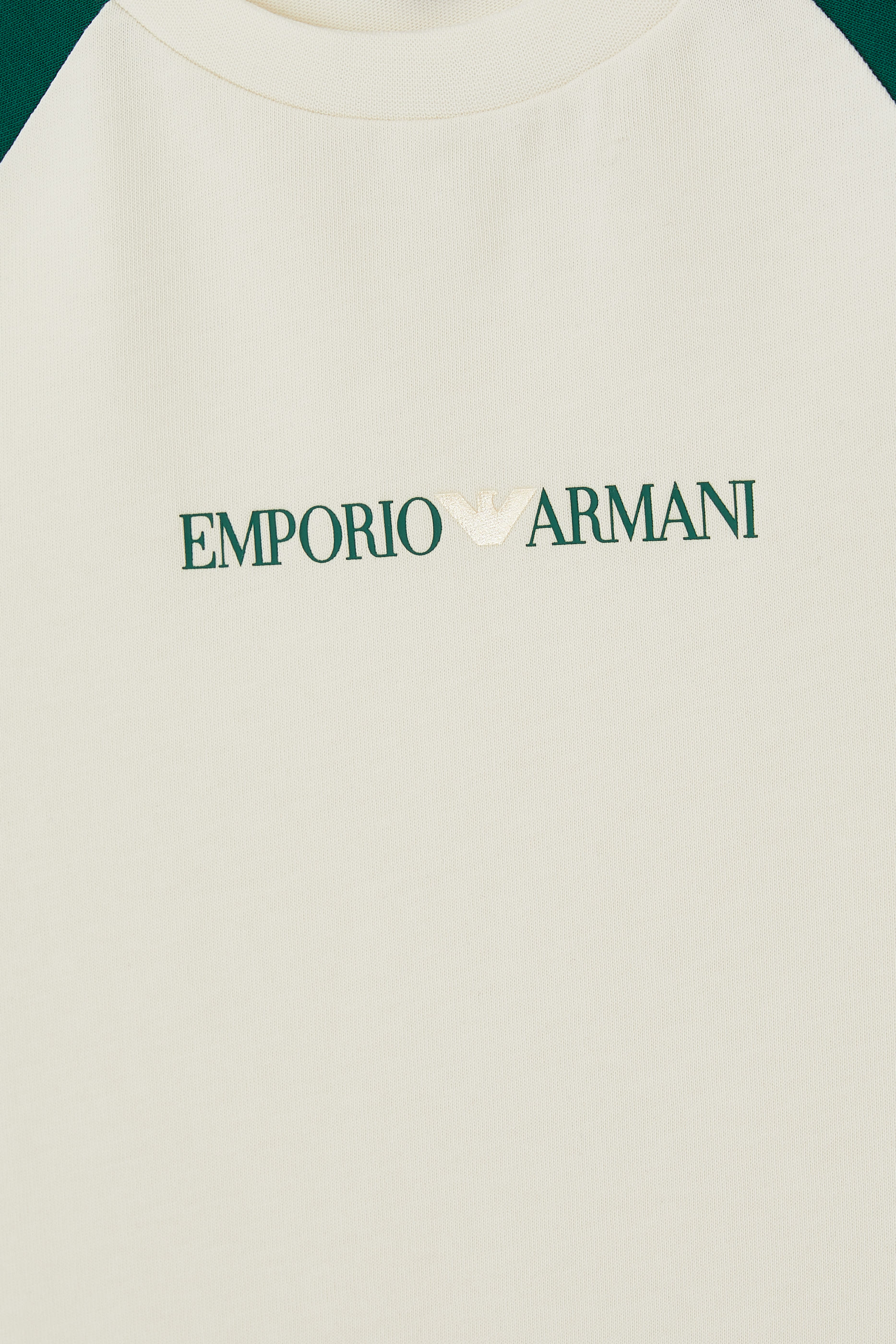 طقم شورت وتيشيرت بطبعات شعار الماركة للأطفال