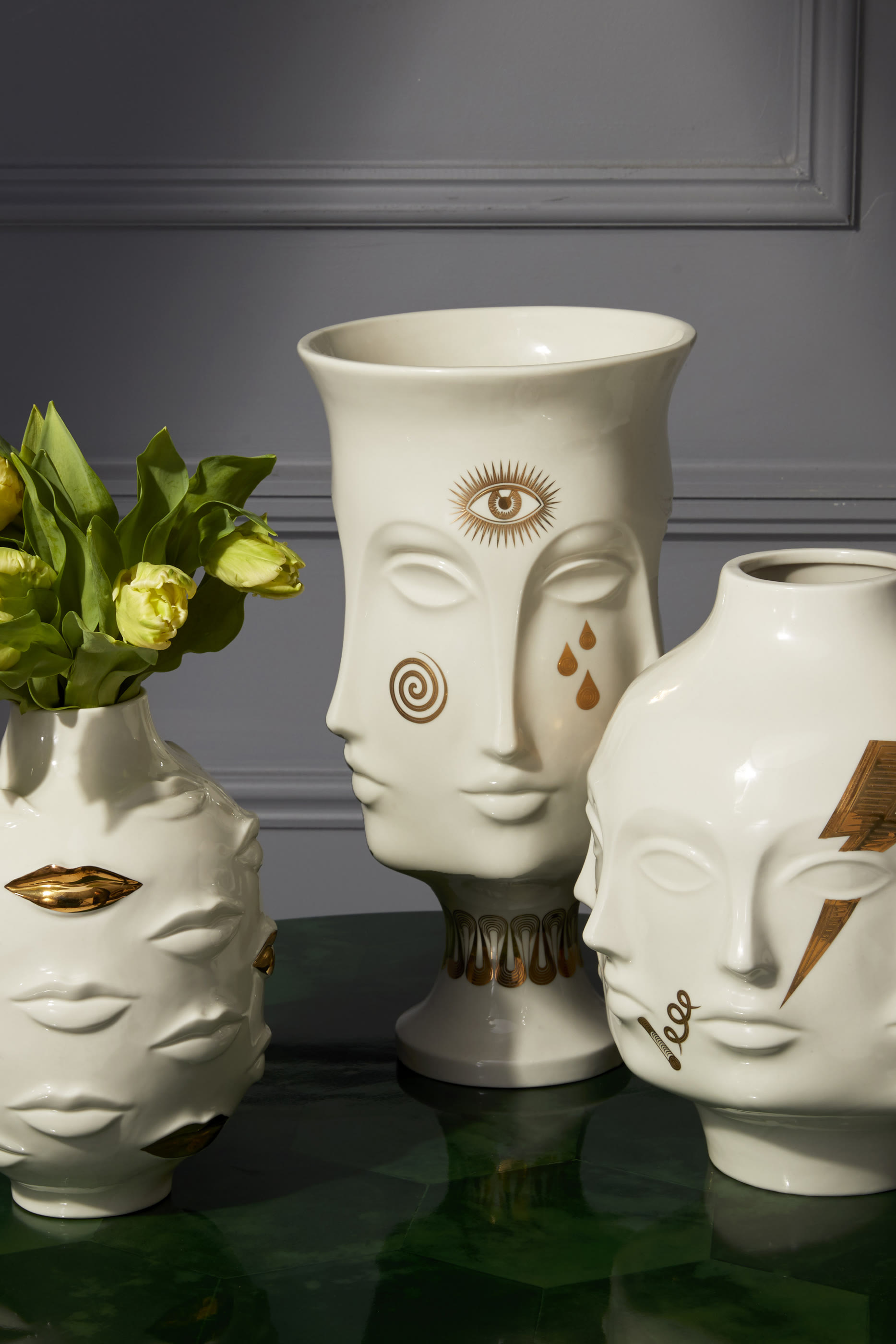 مزهرية دورا مار مطلية بالذهب