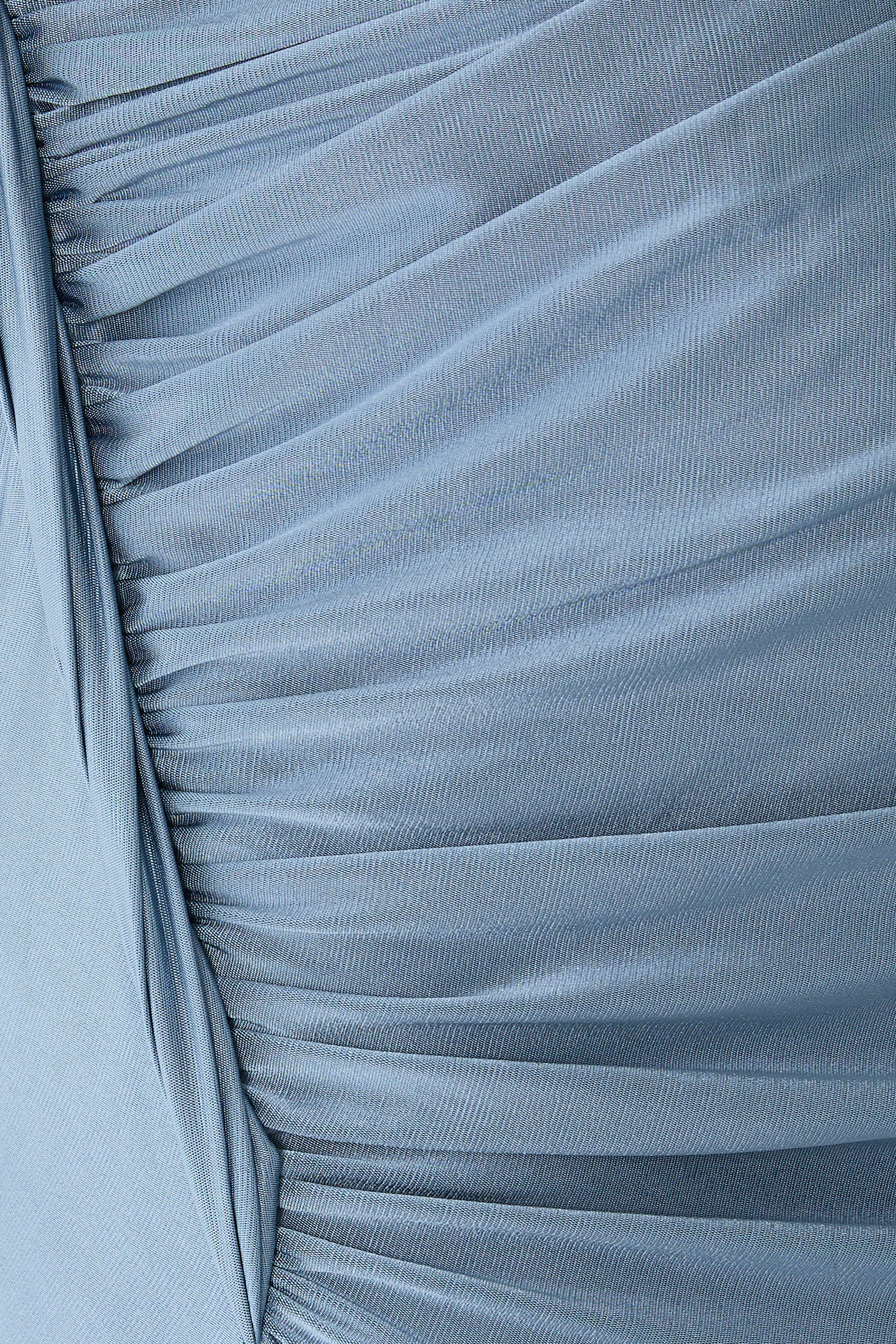 فستان بتصميم بلفوف