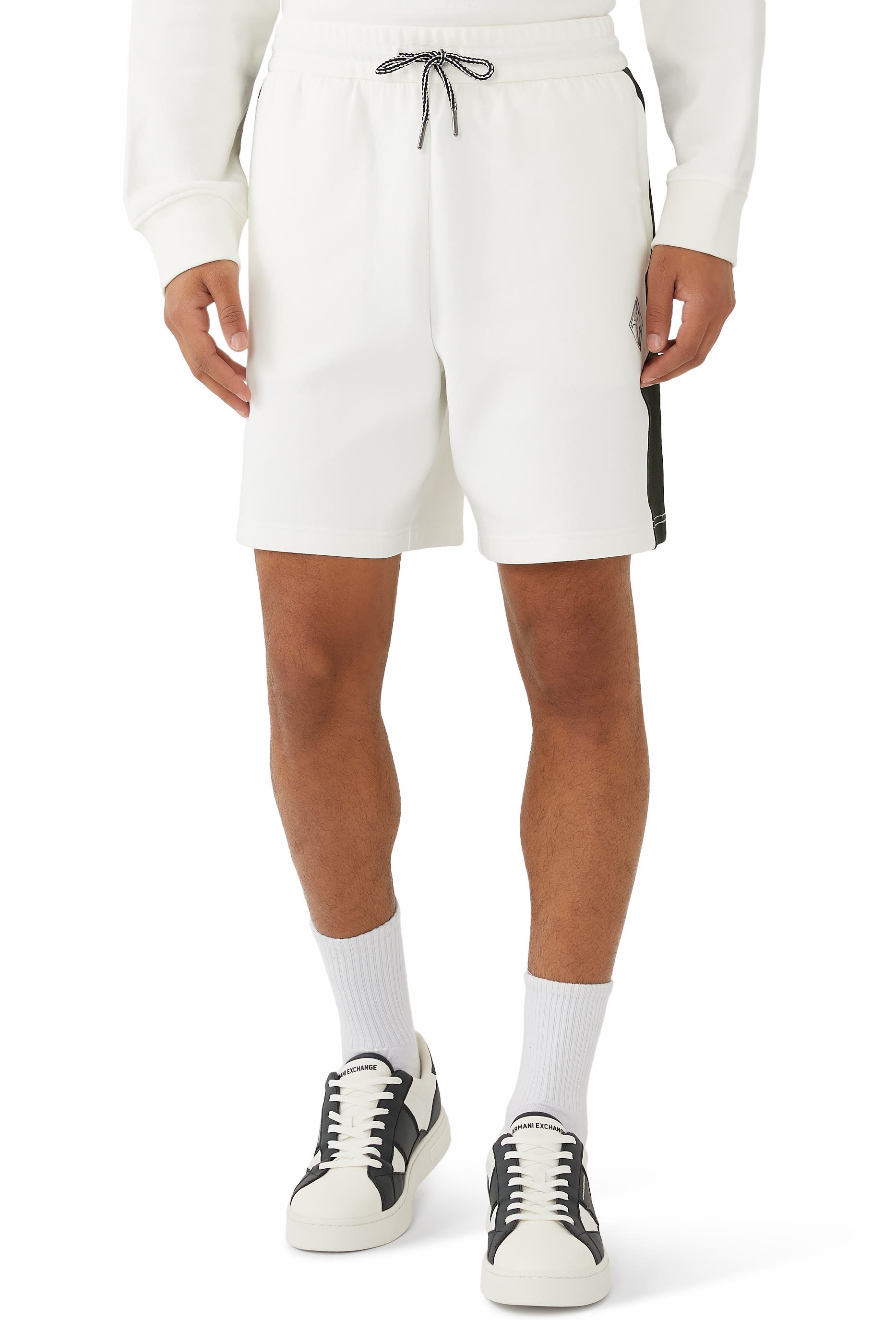 شورت بشعار الماركة