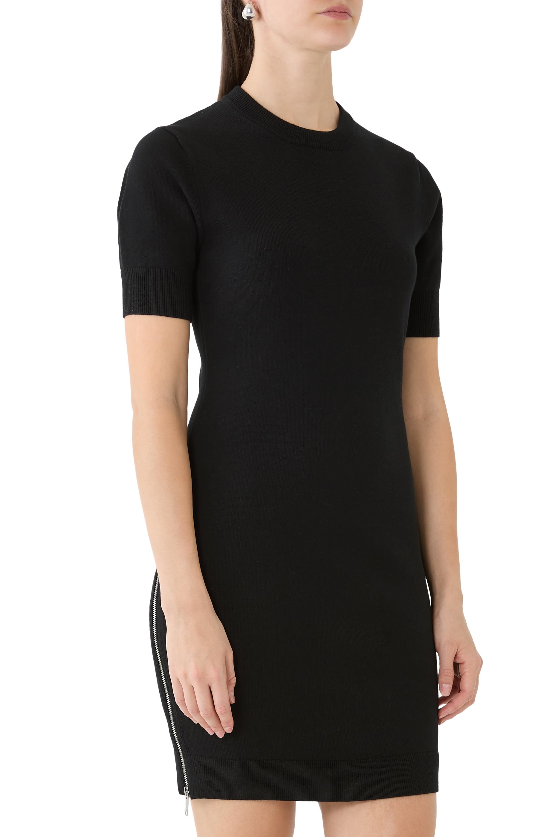 فستان قصير بأجزاء عريضة بسحاب