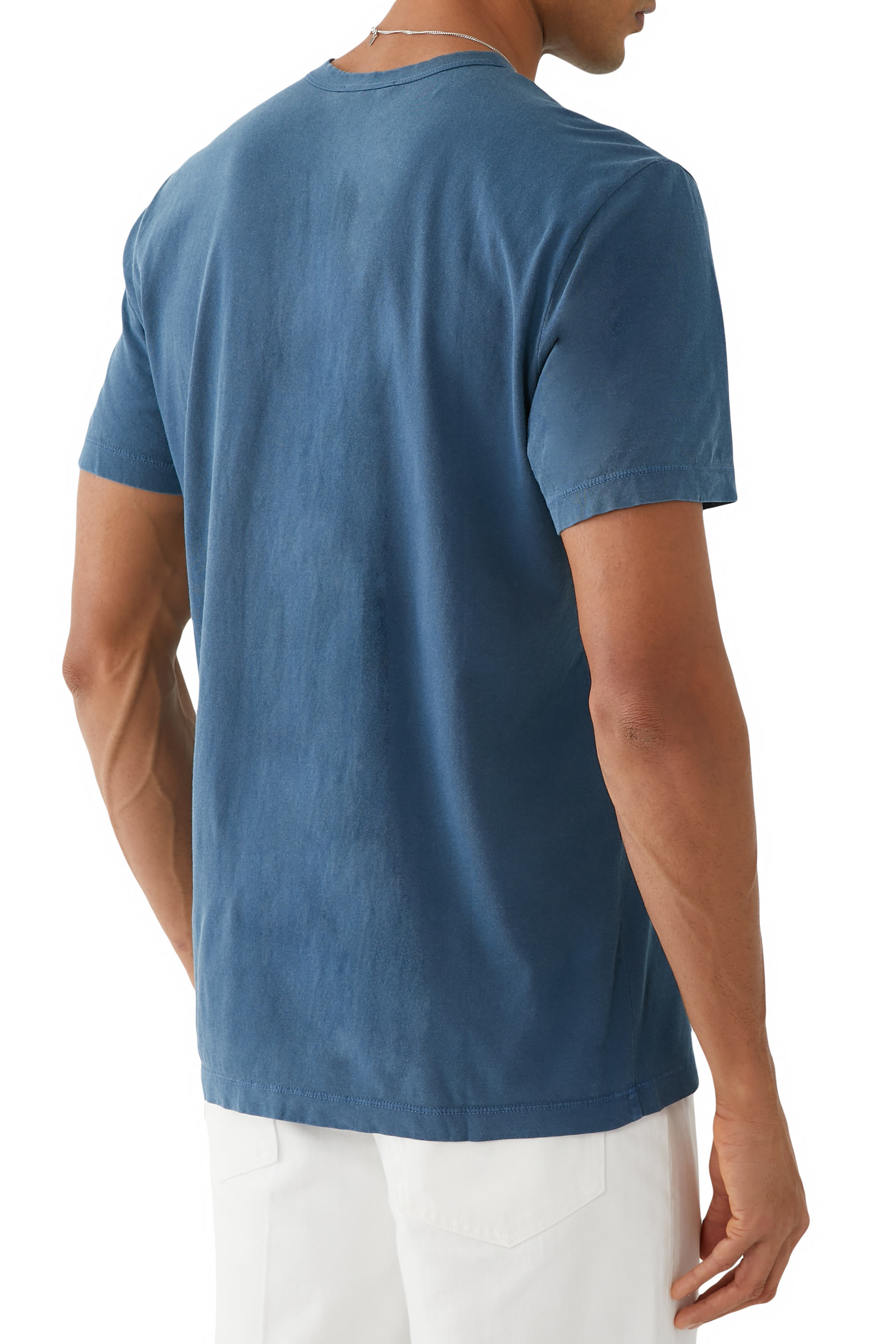 تيشيرت بأكمام قصيرة وياقة ضيقة