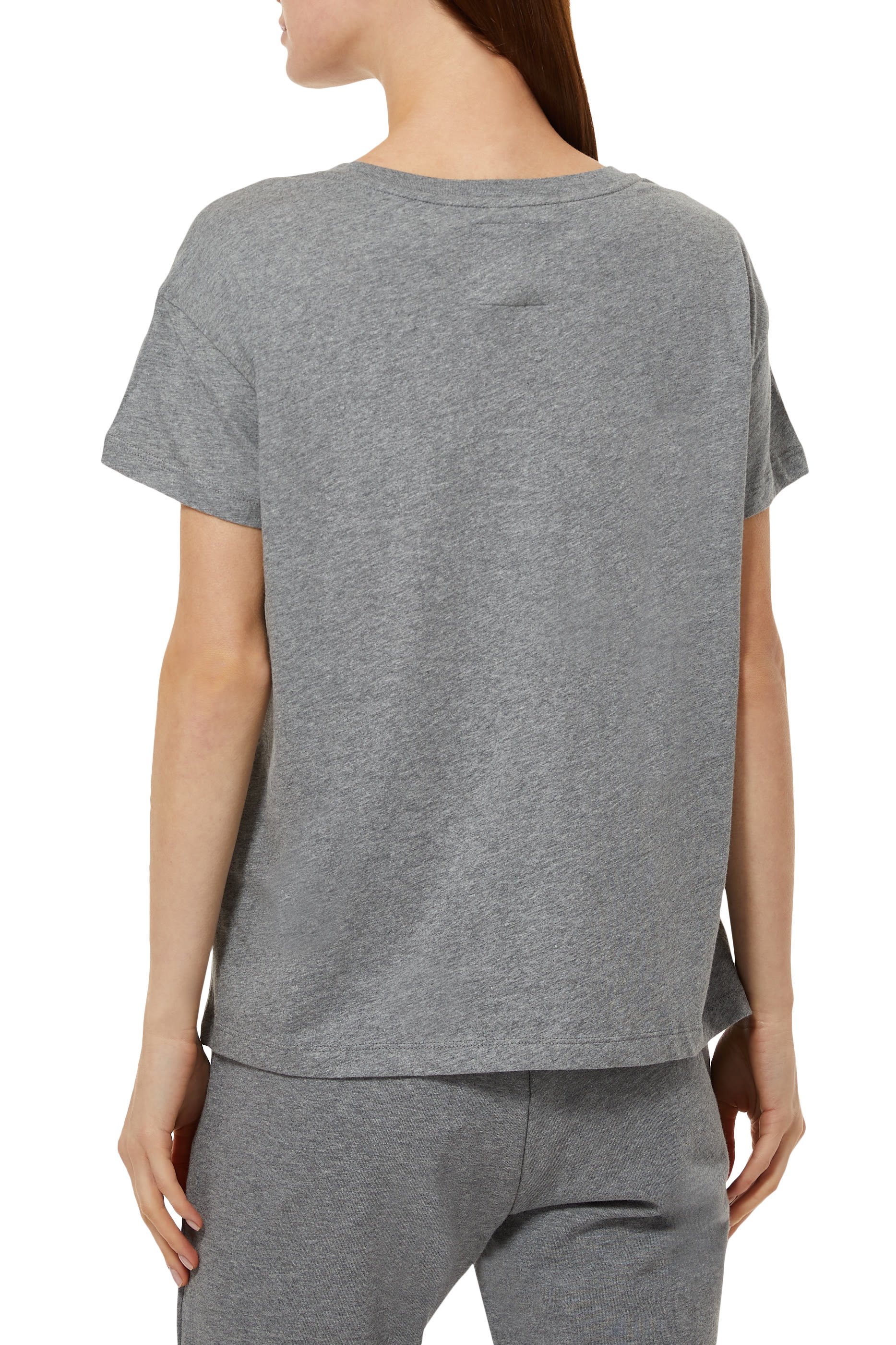 تيشيرت بقصة فضفاضة مزين بشعار الماركة 