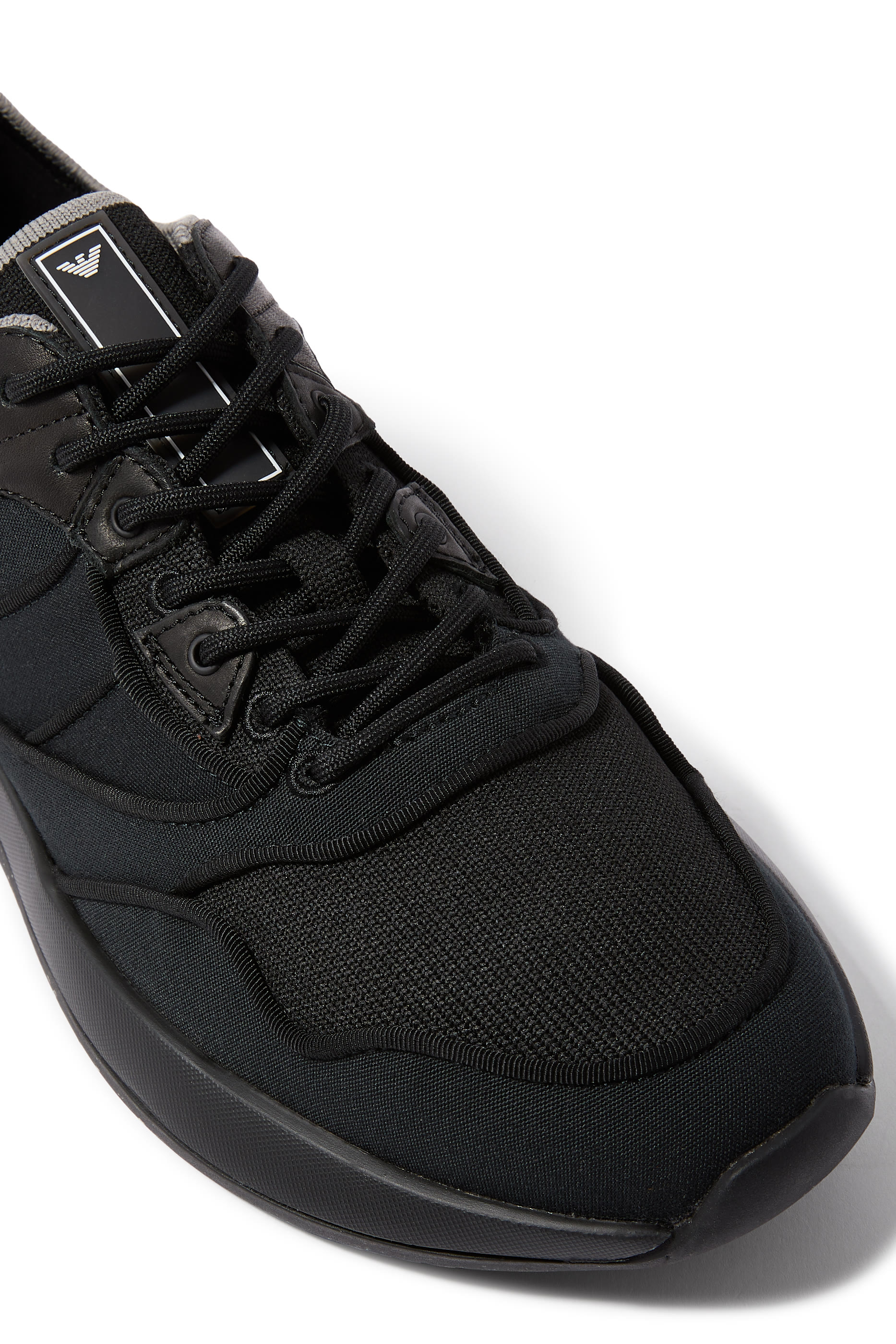 سنيكرز بنعل سميك وأربطة